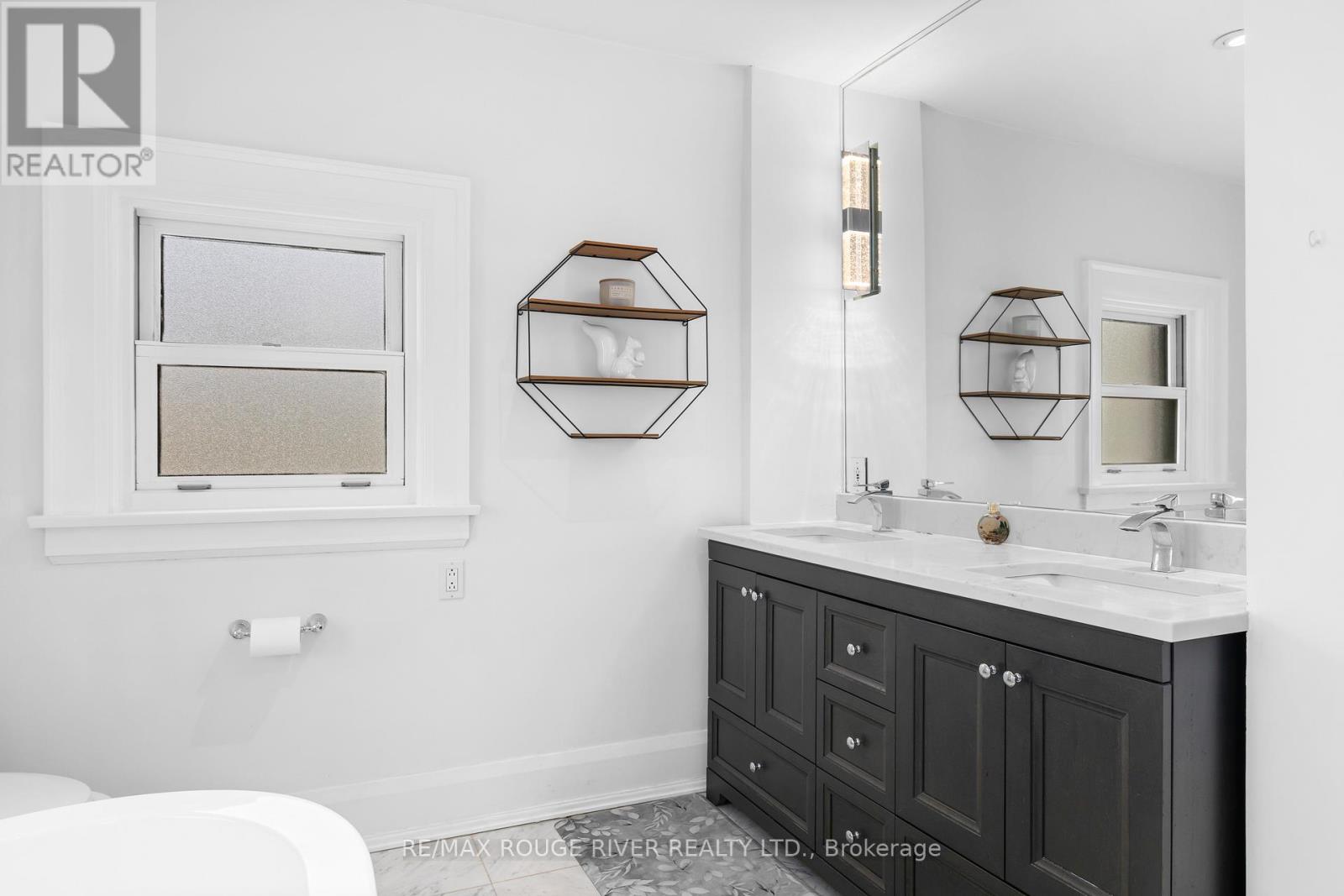 11 DONWOODS DRIVE - 26