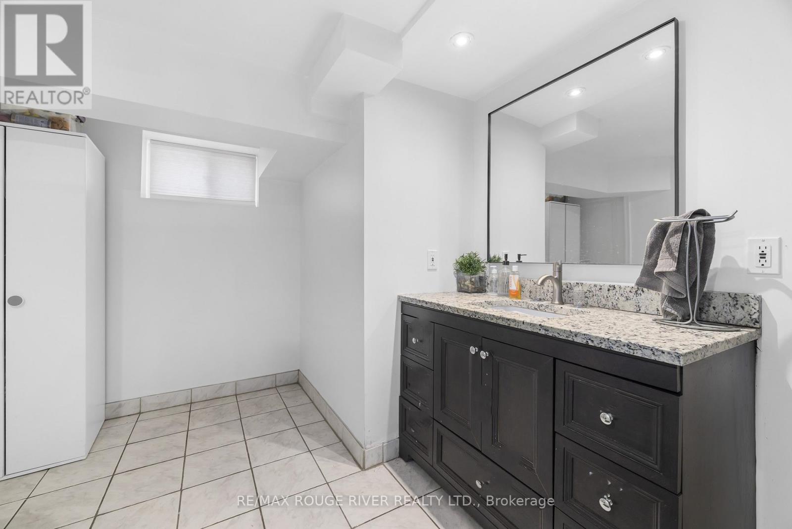 11 DONWOODS DRIVE - 36