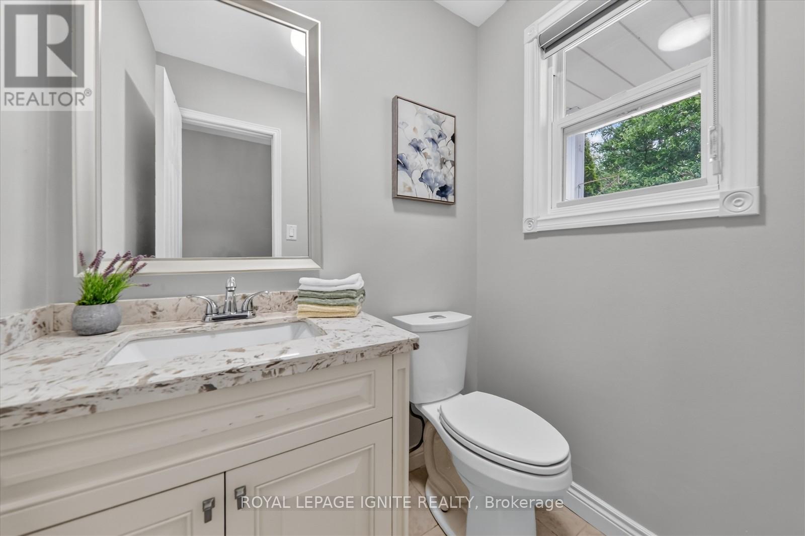 1569 NORWILL CRESCENT - 11