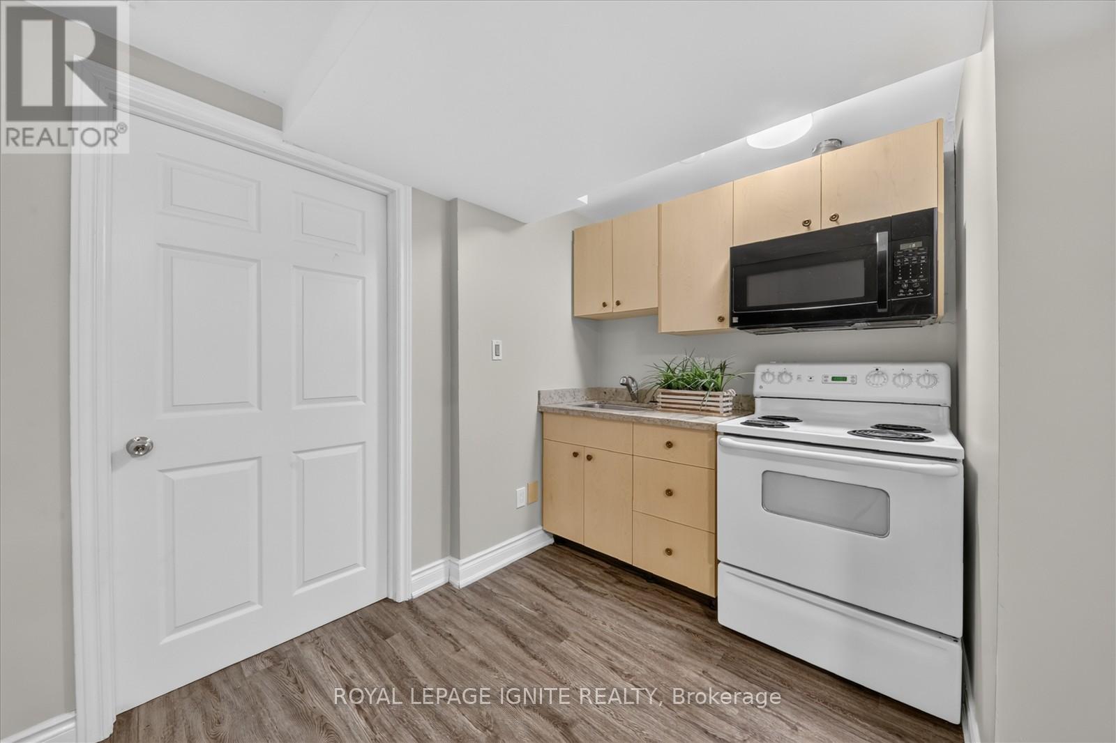 1569 NORWILL CRESCENT - 35