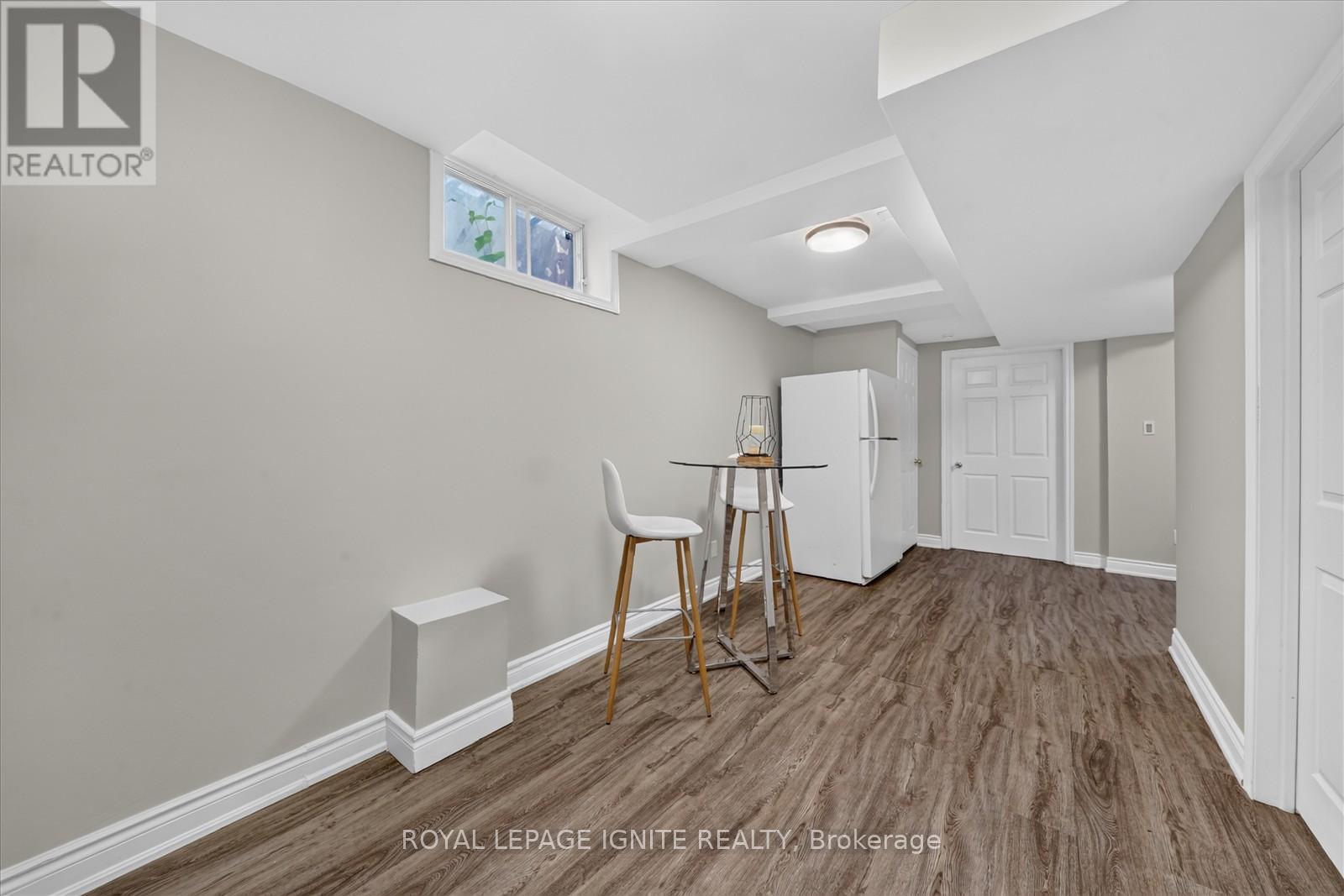 1569 NORWILL CRESCENT - 38