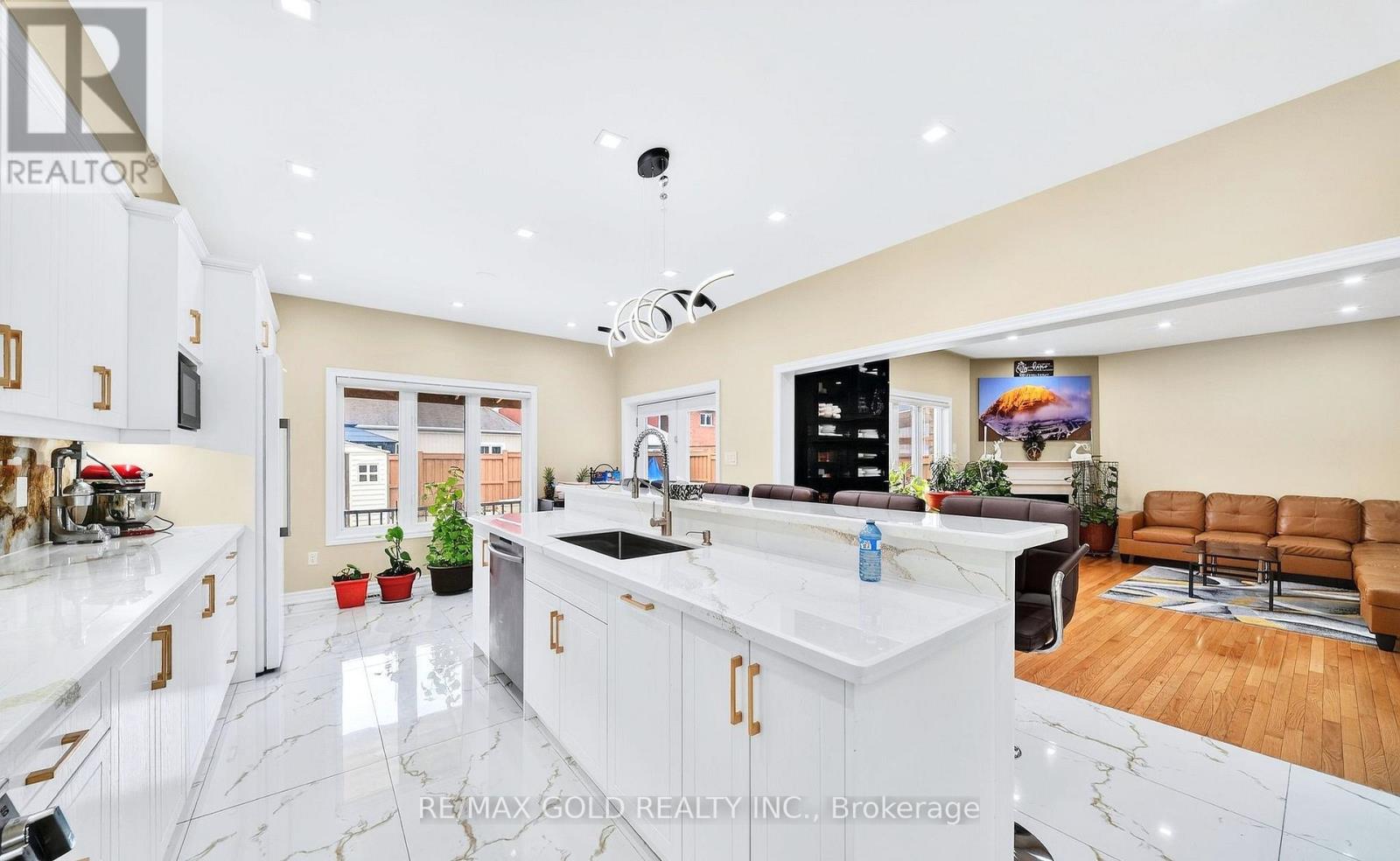 161 SHEPHARD AVENUE - 17