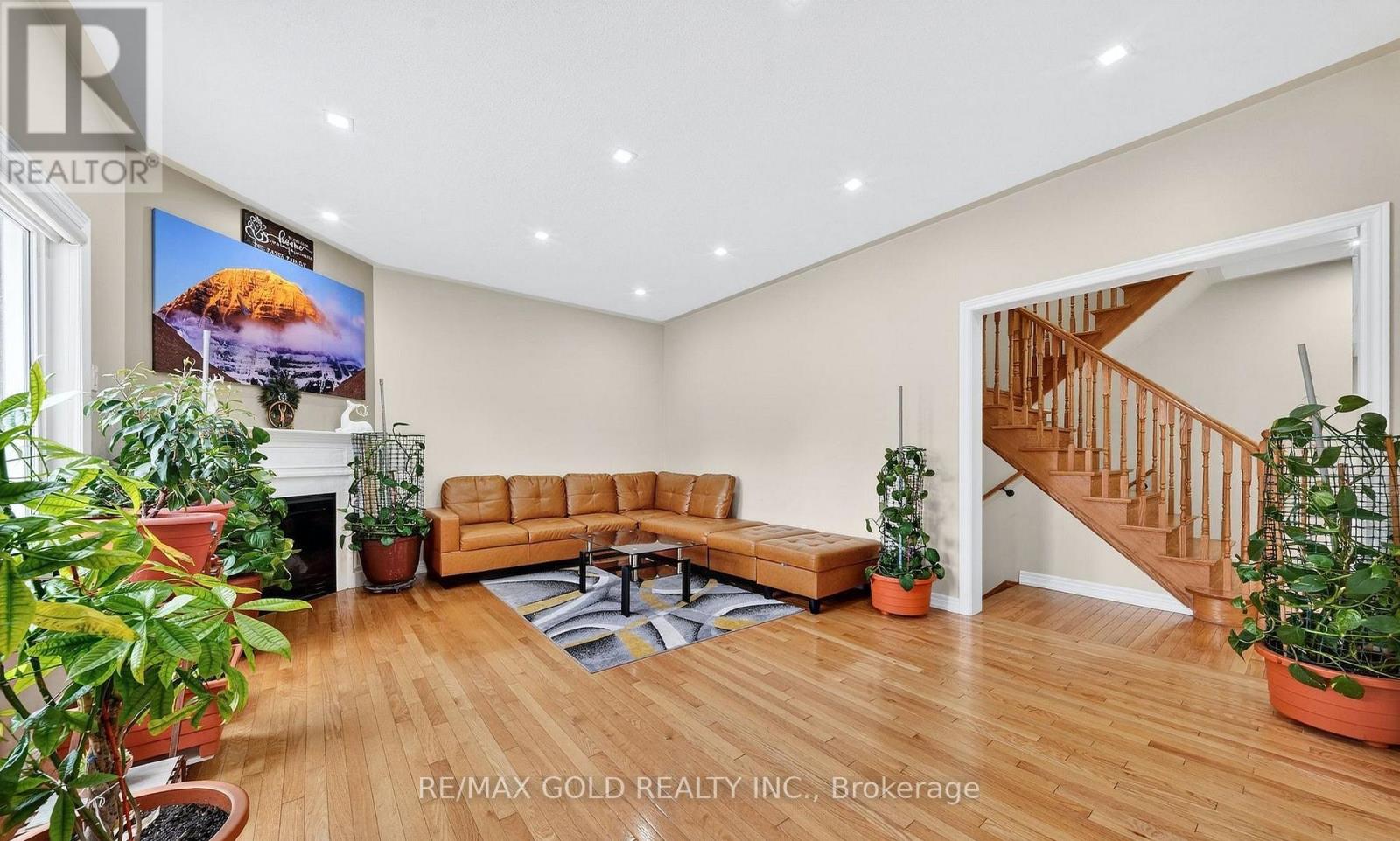 161 SHEPHARD AVENUE - 19