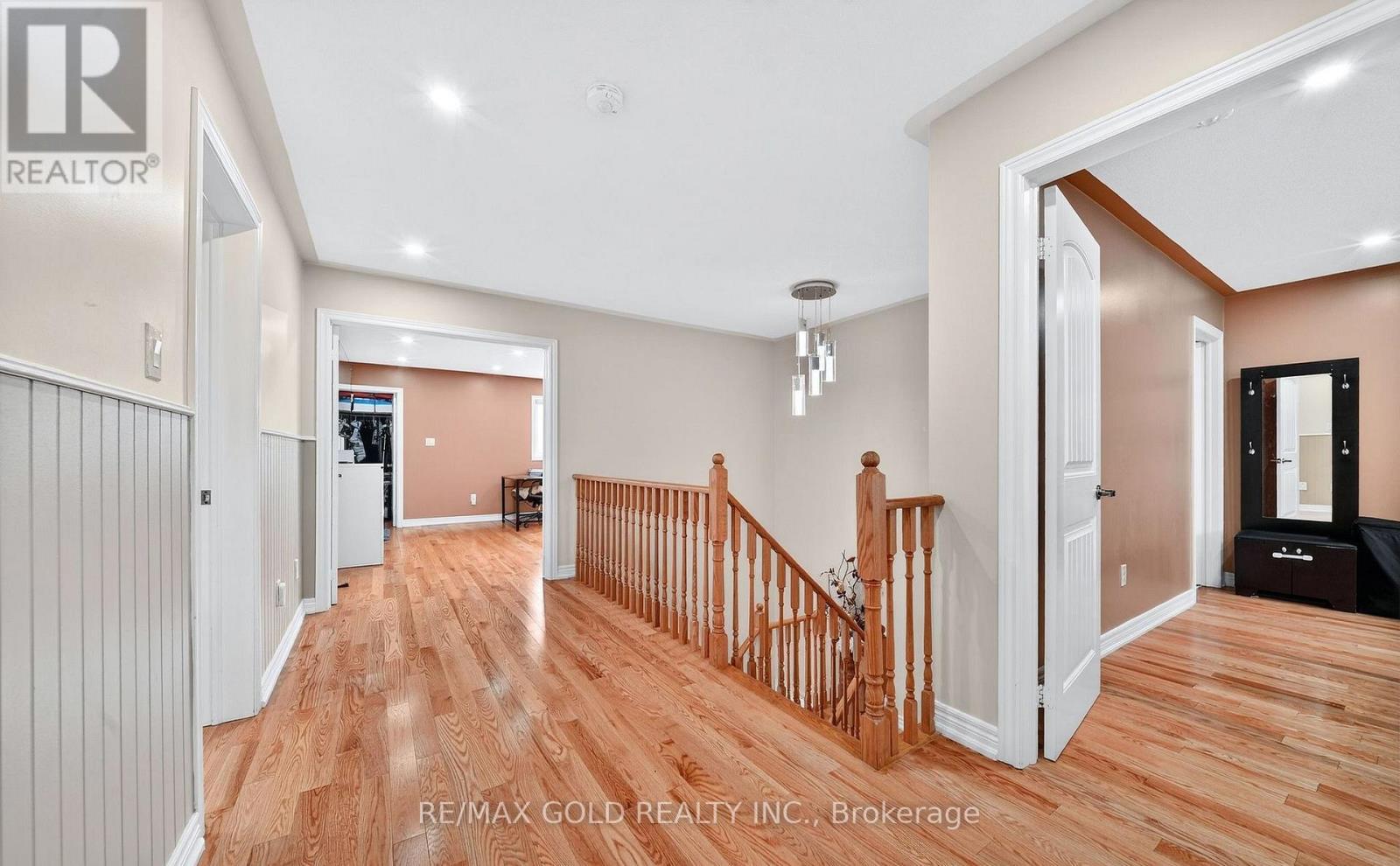 161 SHEPHARD AVENUE - 21