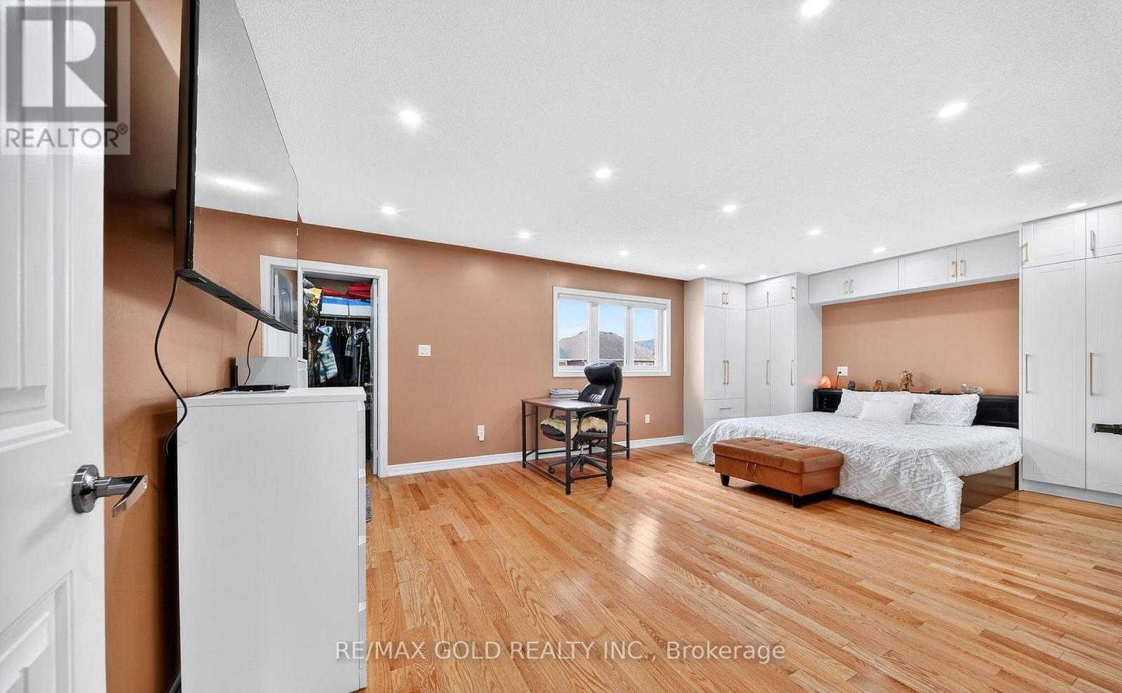 161 SHEPHARD AVENUE - 22