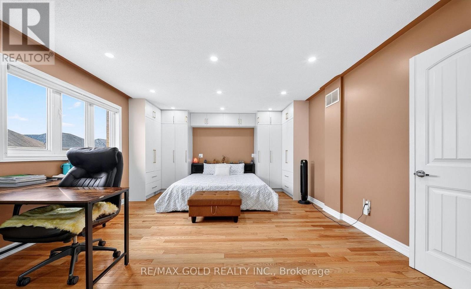 161 SHEPHARD AVENUE - 23