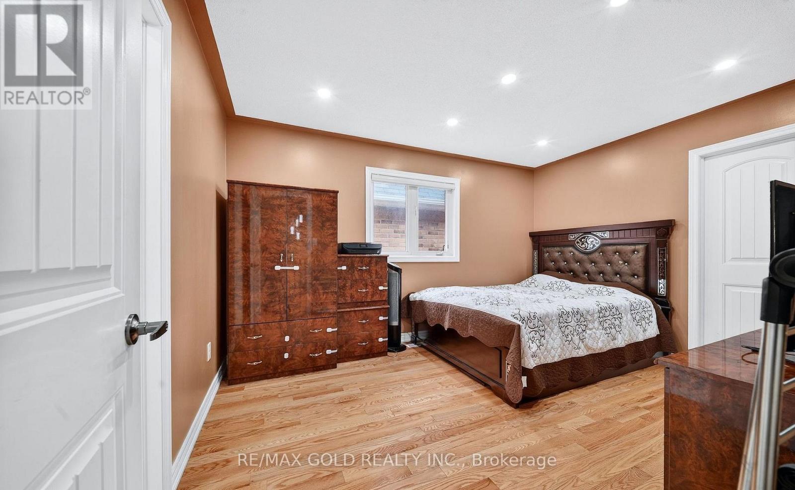 161 SHEPHARD AVENUE - 30