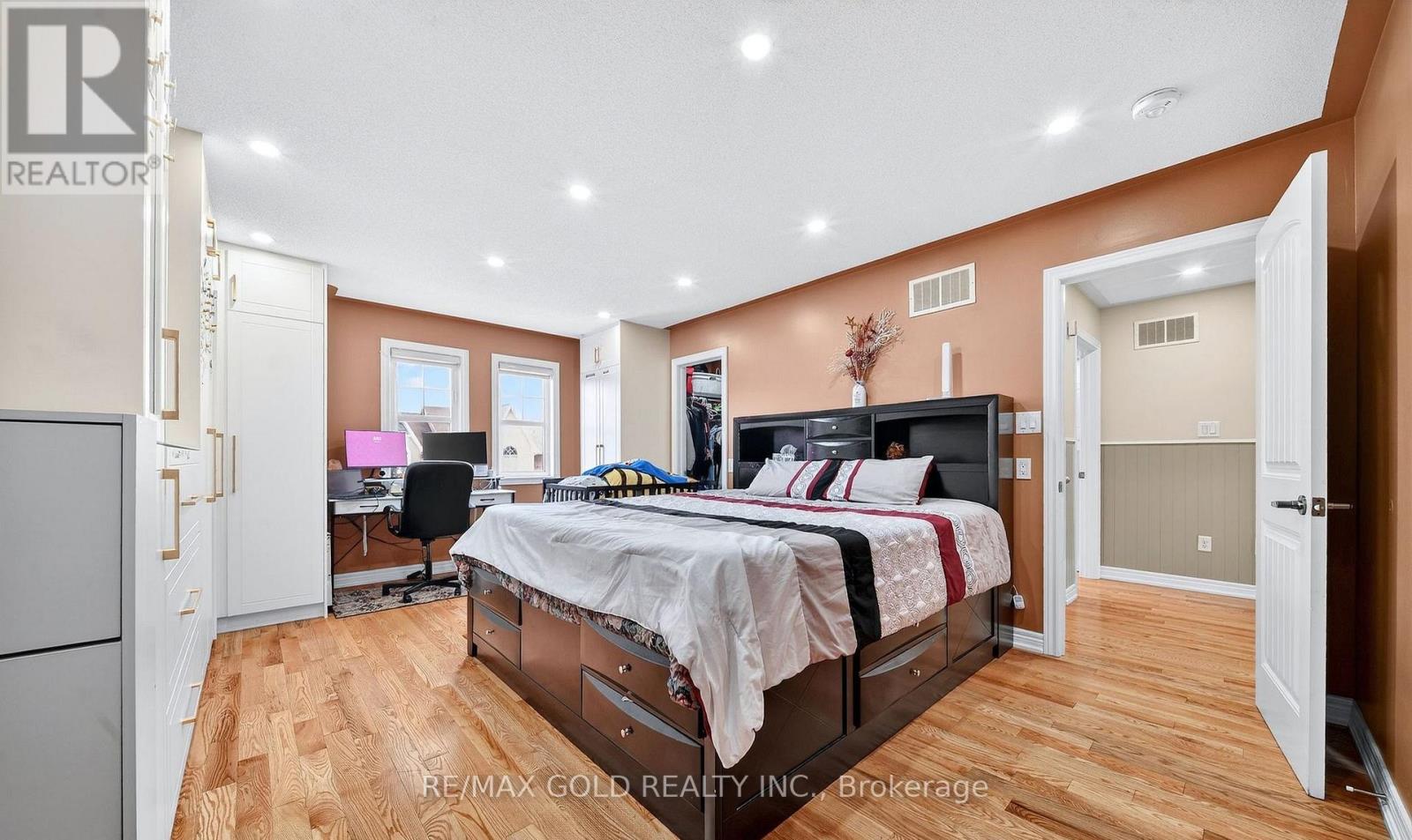 161 SHEPHARD AVENUE - 31