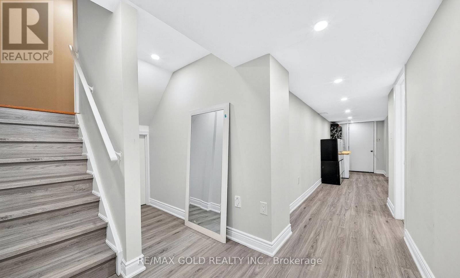161 SHEPHARD AVENUE - 34