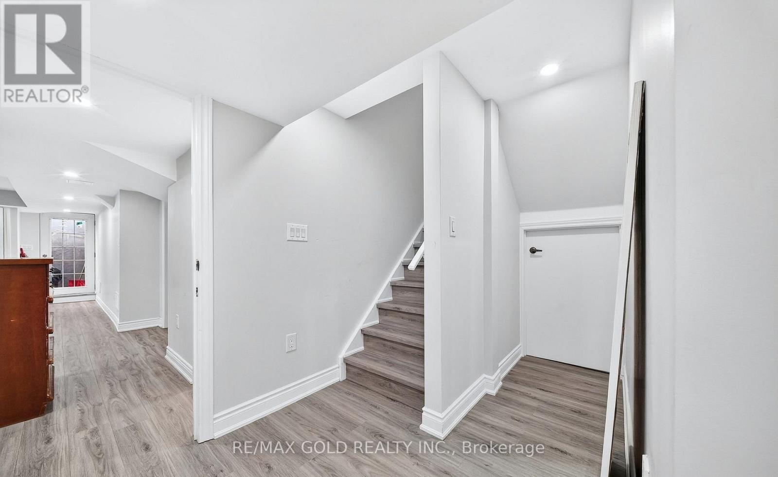 161 SHEPHARD AVENUE - 35