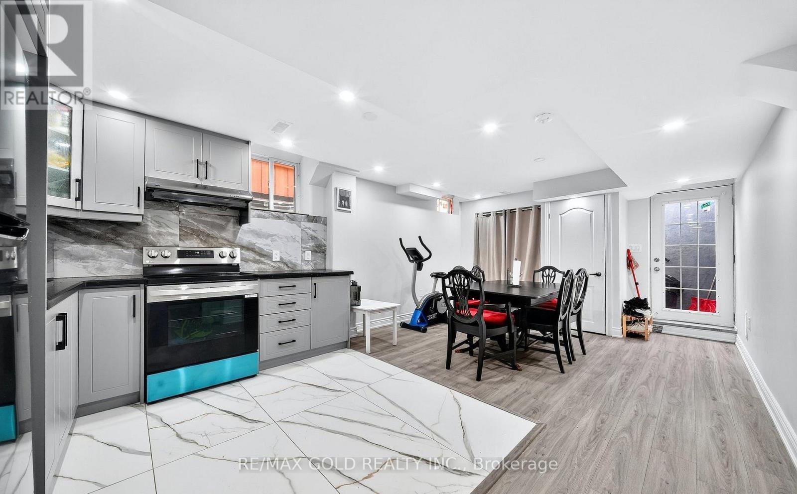 161 SHEPHARD AVENUE - 36
