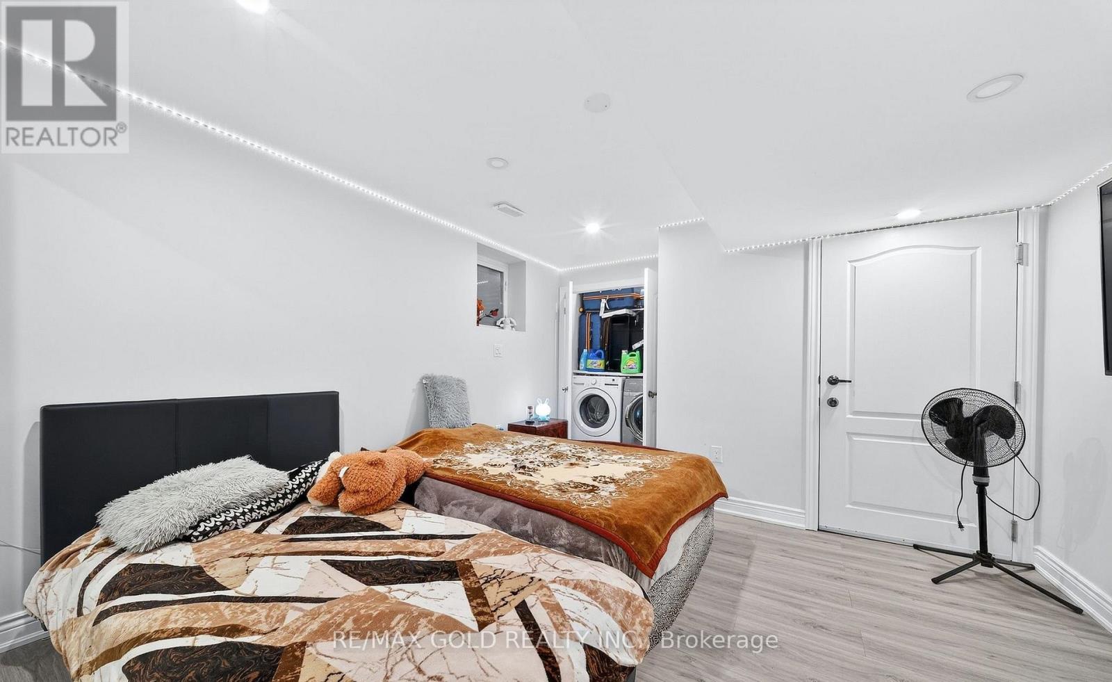 161 SHEPHARD AVENUE - 38