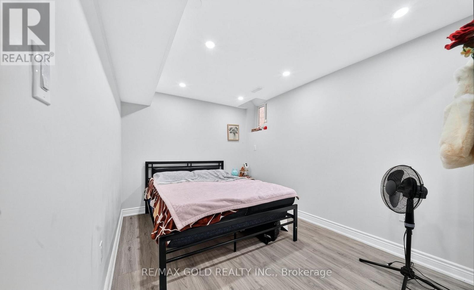 161 SHEPHARD AVENUE - 40