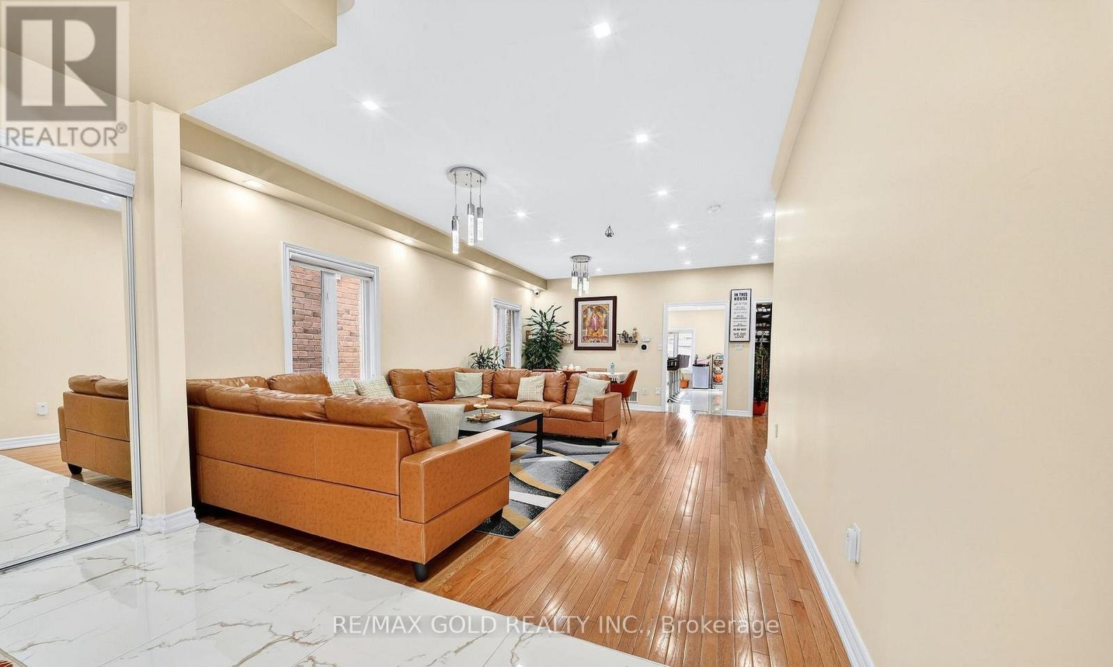 161 SHEPHARD AVENUE - 6