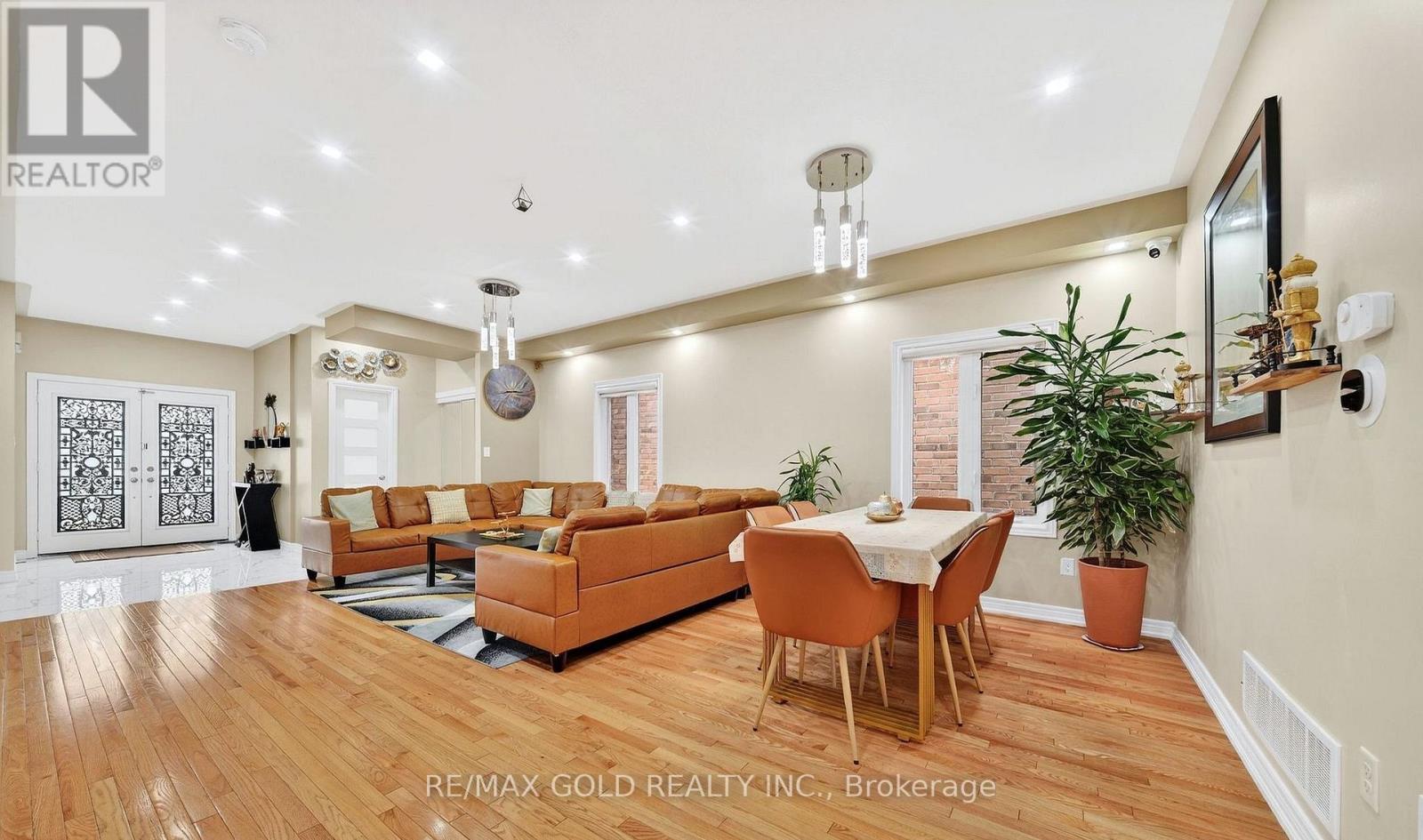 161 SHEPHARD AVENUE - 9