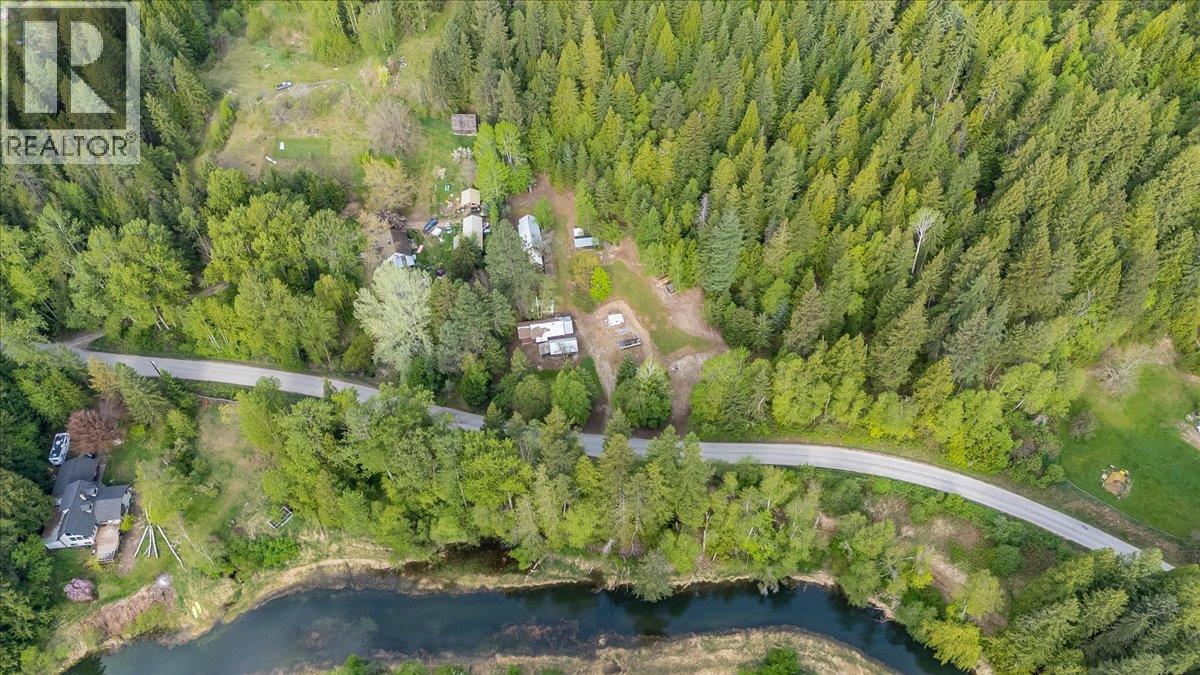 4421 Slocan River Road - 6