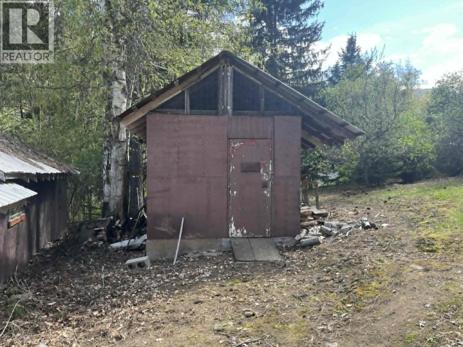 4421 Slocan River Road - 34