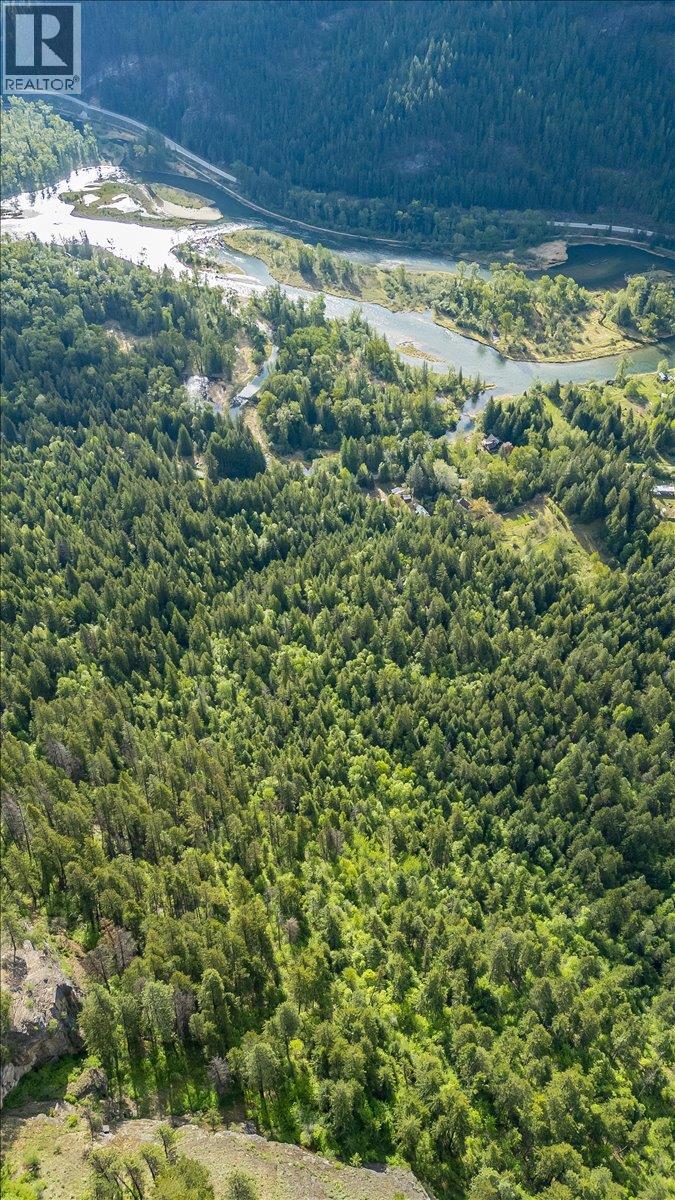 4421 Slocan River Road - 12