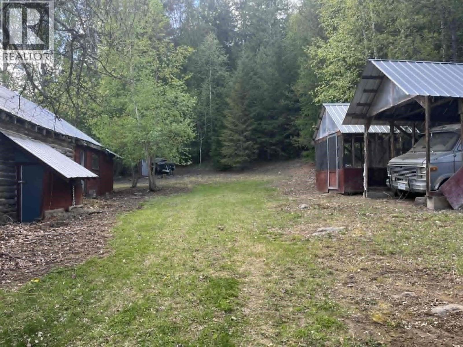 4421 Slocan River Road - 28