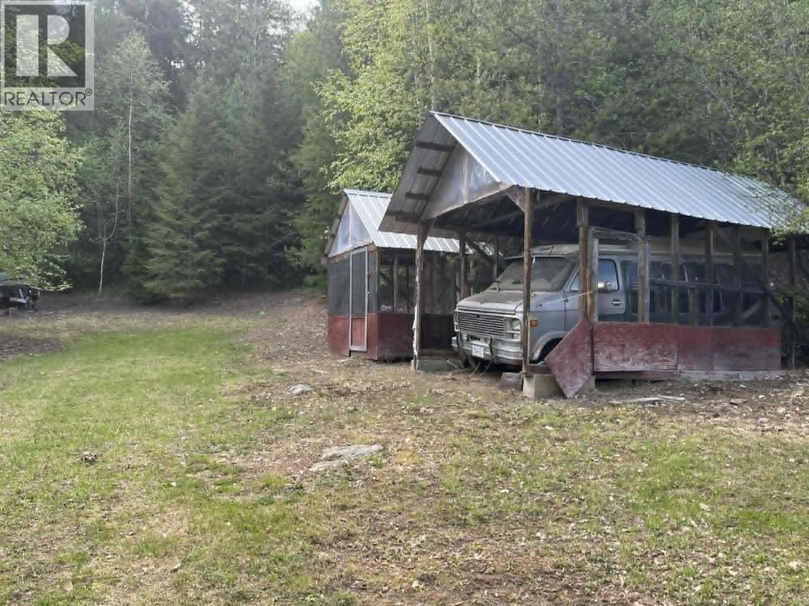 4421 Slocan River Road - 30