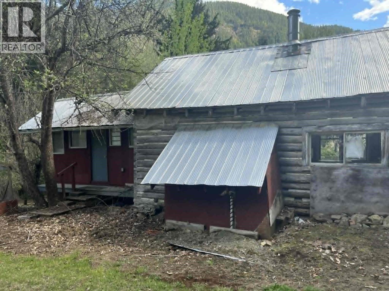 4421 Slocan River Road - 41