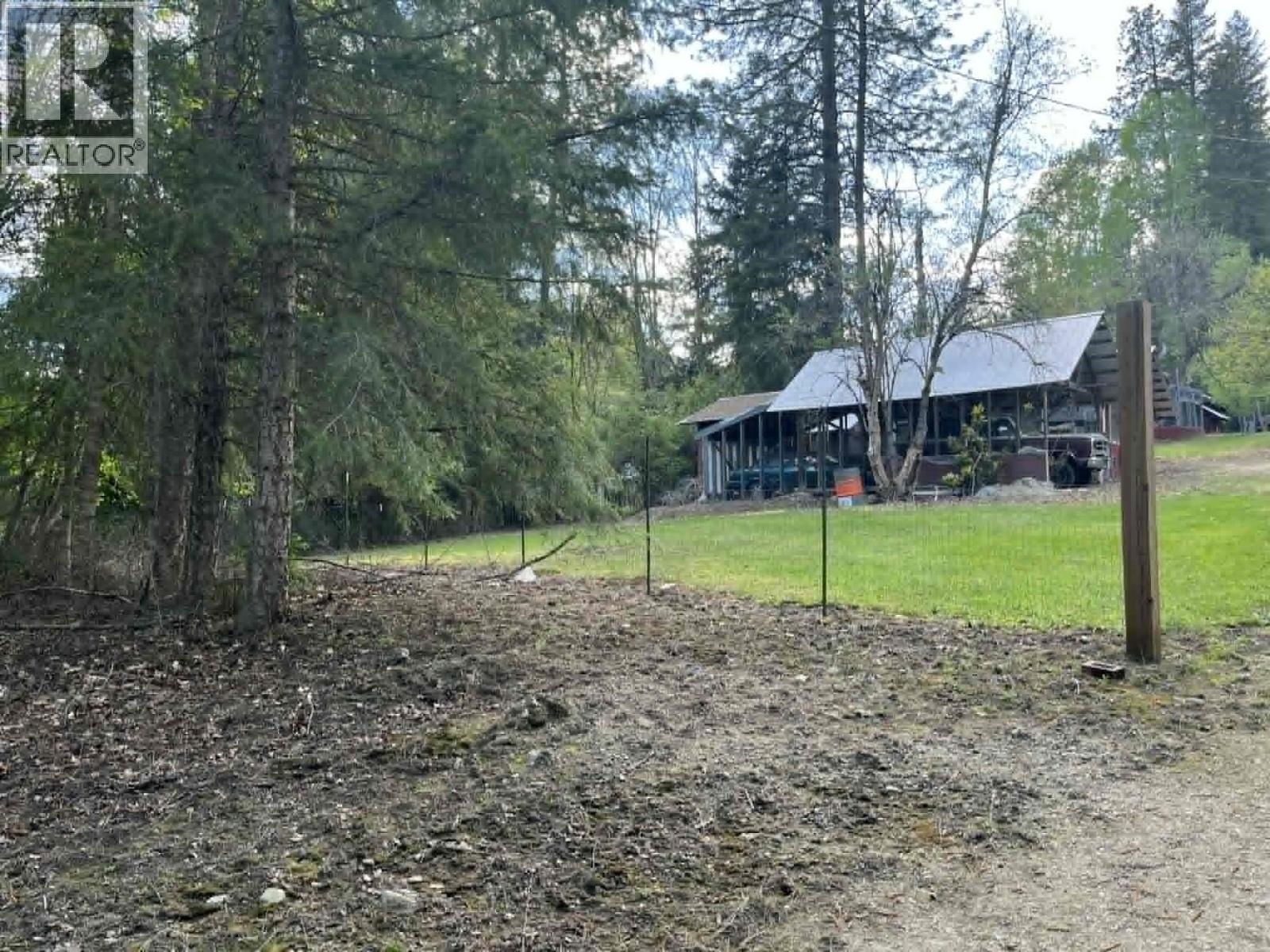 4421 Slocan River Road - 35