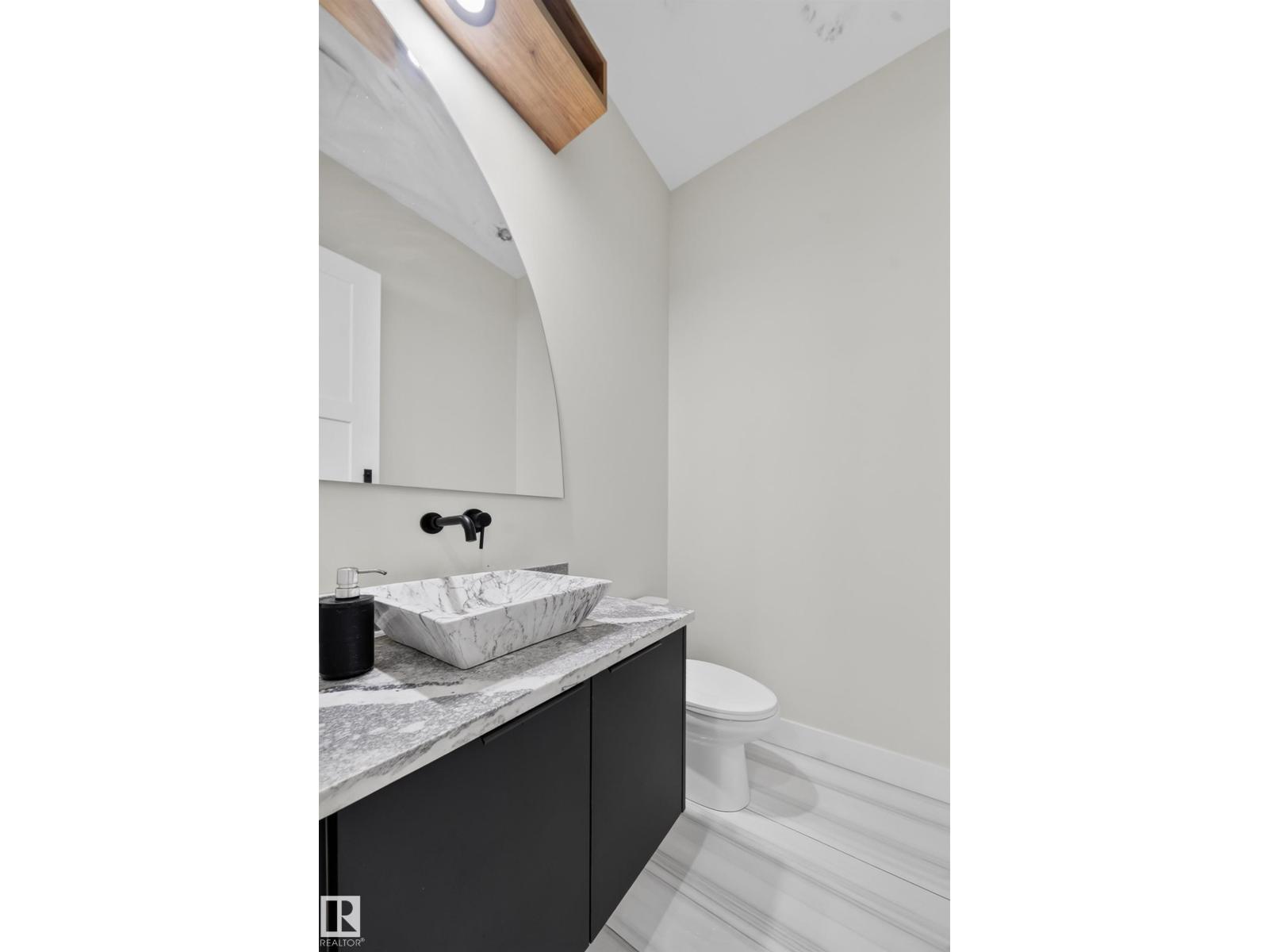 4017 47 AV - Image 27