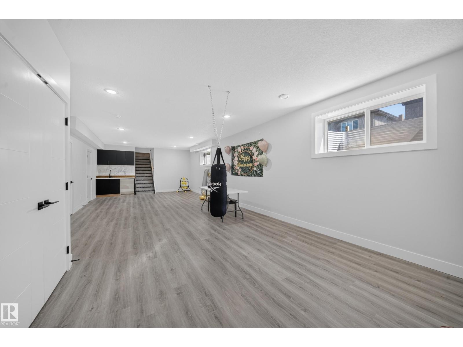 4017 47 AV - 64