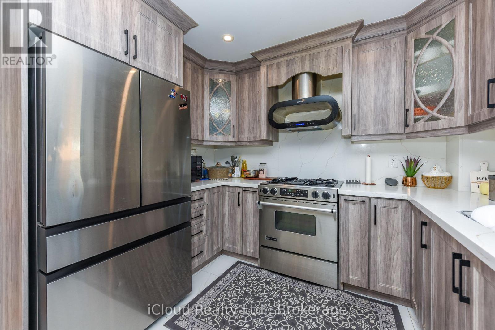 8 ST MARK PLACE - 10