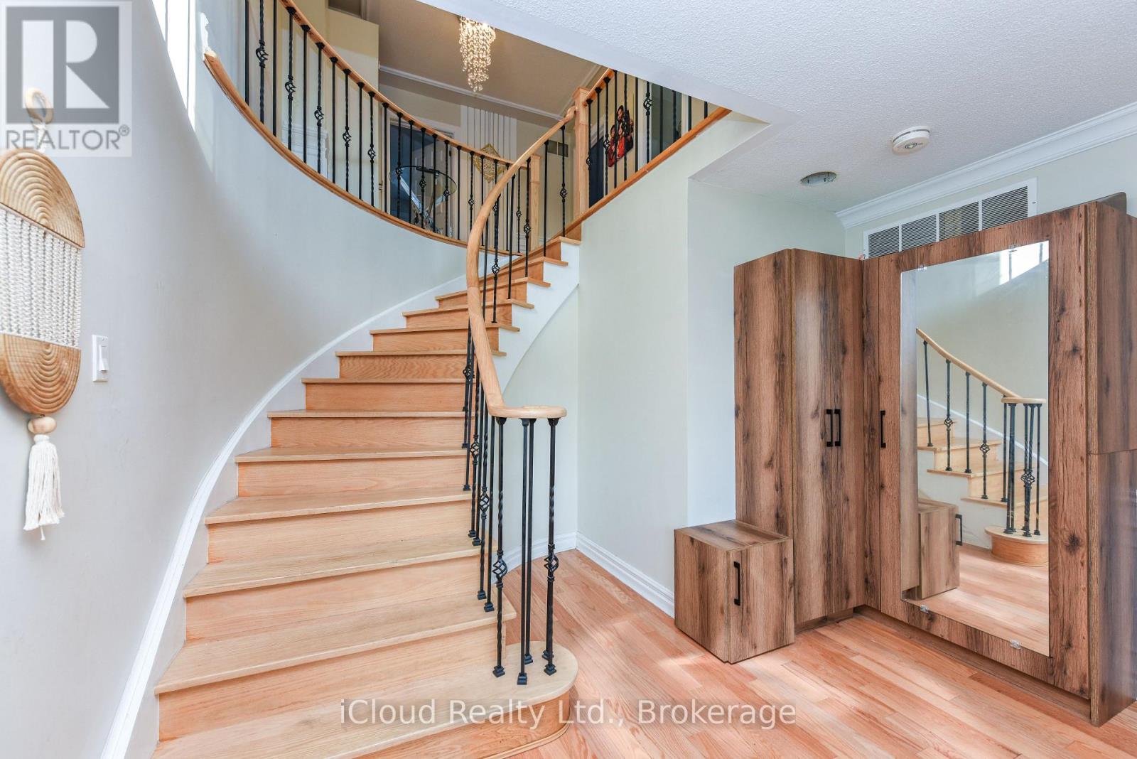 8 ST MARK PLACE - 12