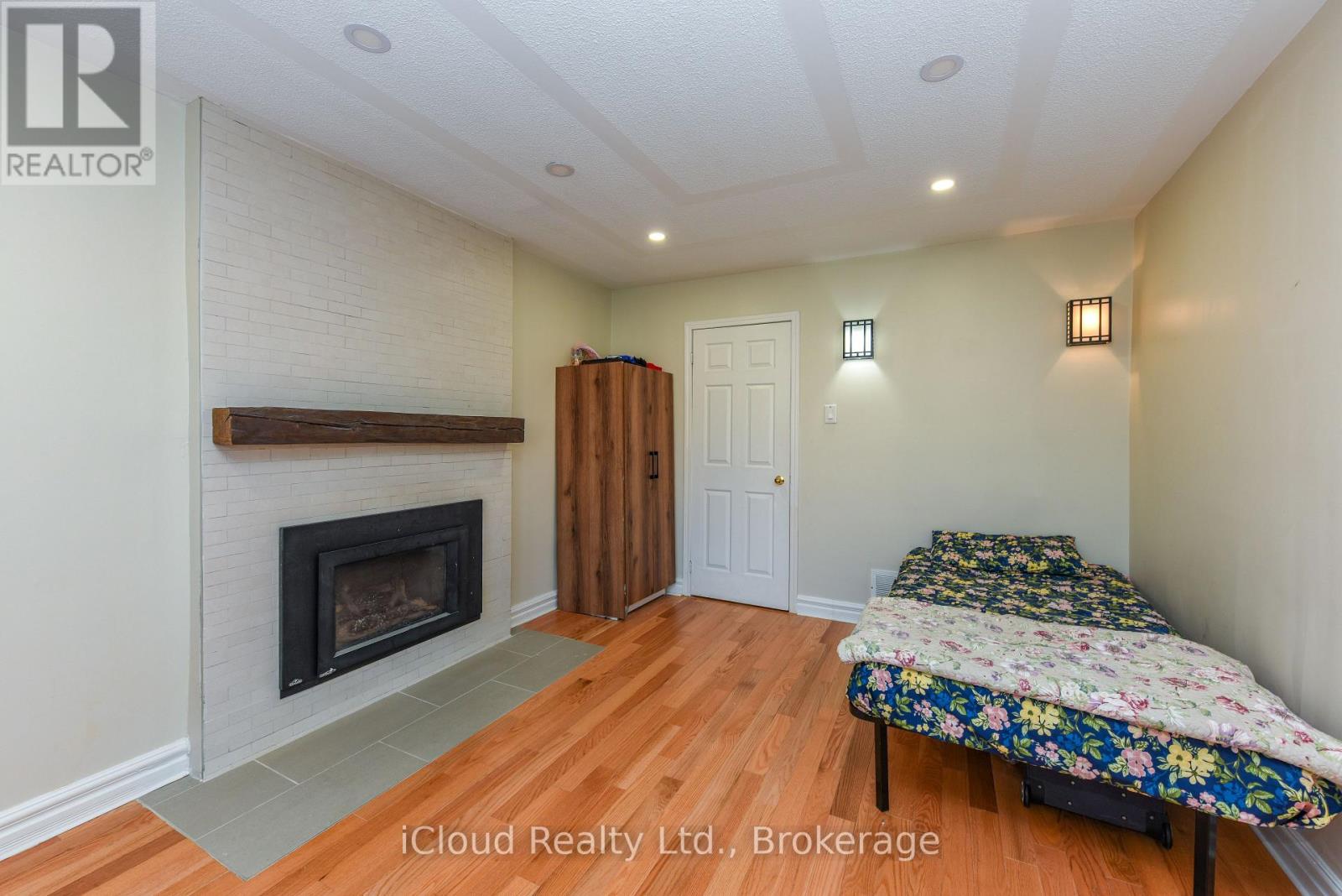 8 ST MARK PLACE - 15