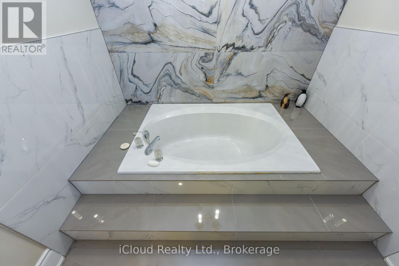 8 ST MARK PLACE - 25