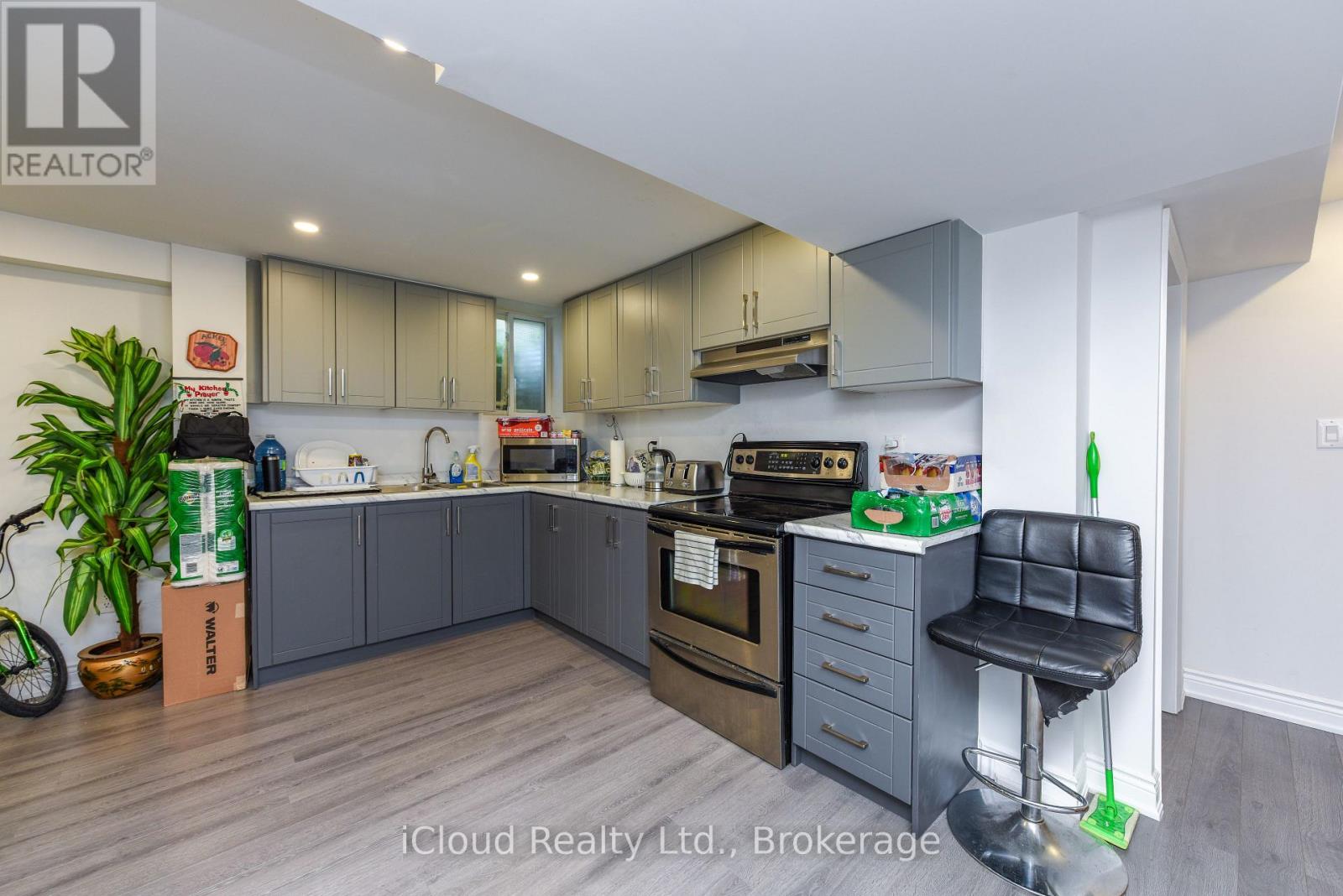 8 ST MARK PLACE - 38