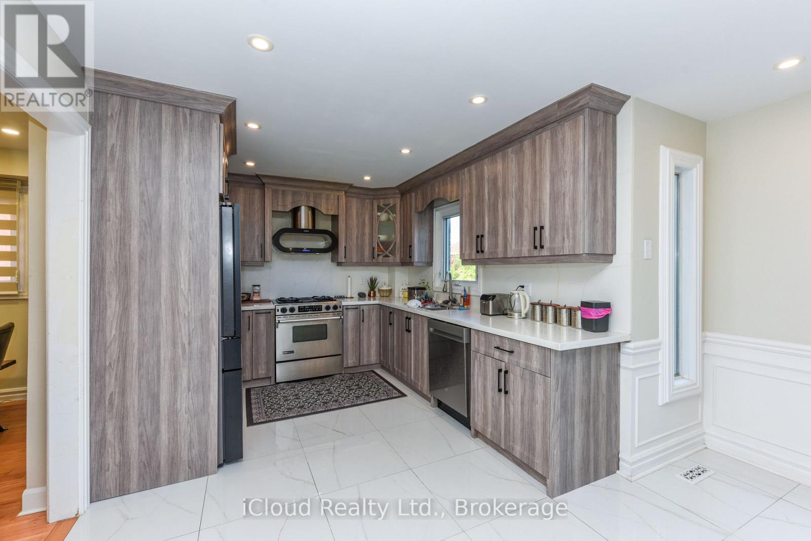 8 ST MARK PLACE - 8