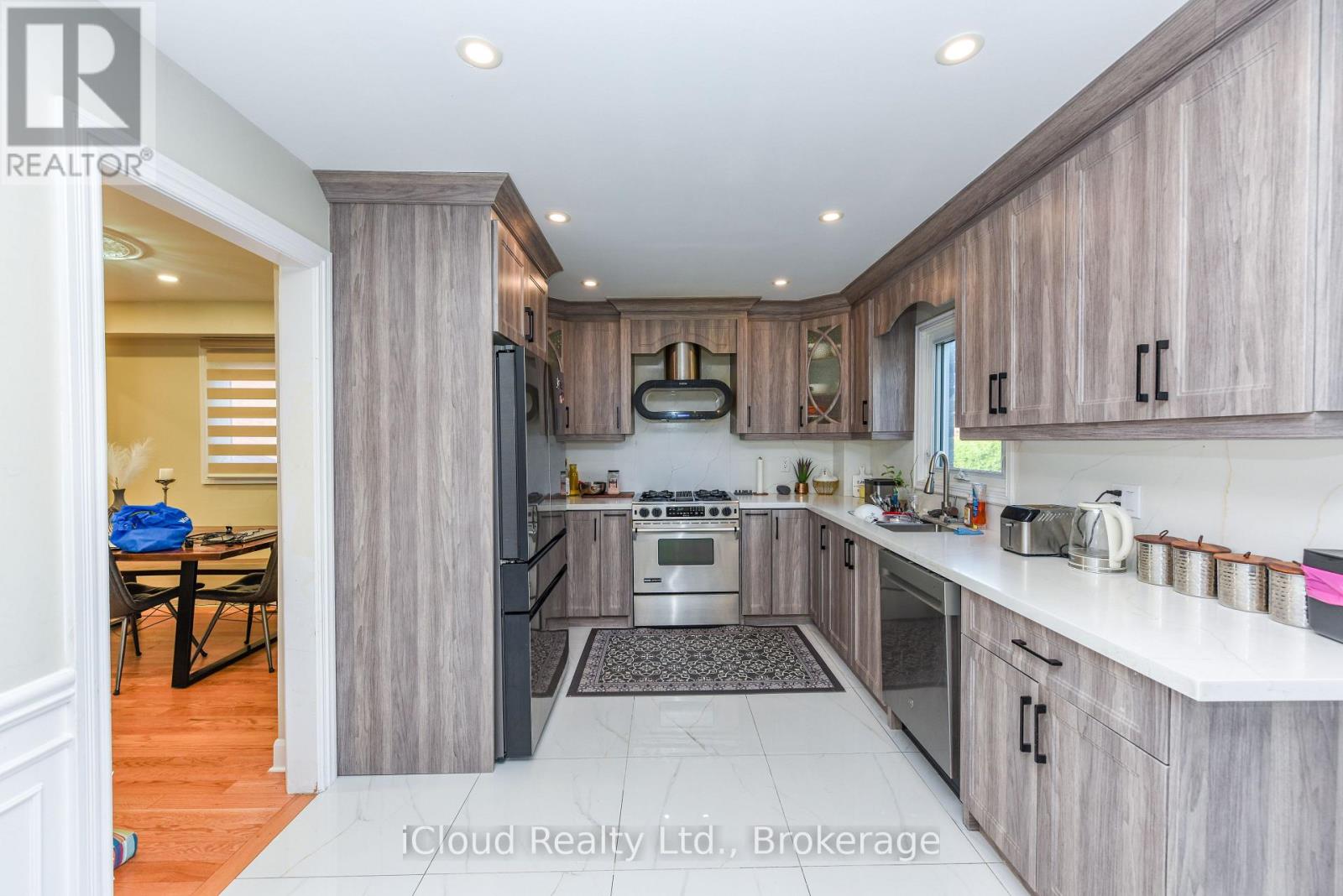 8 ST MARK PLACE - 9