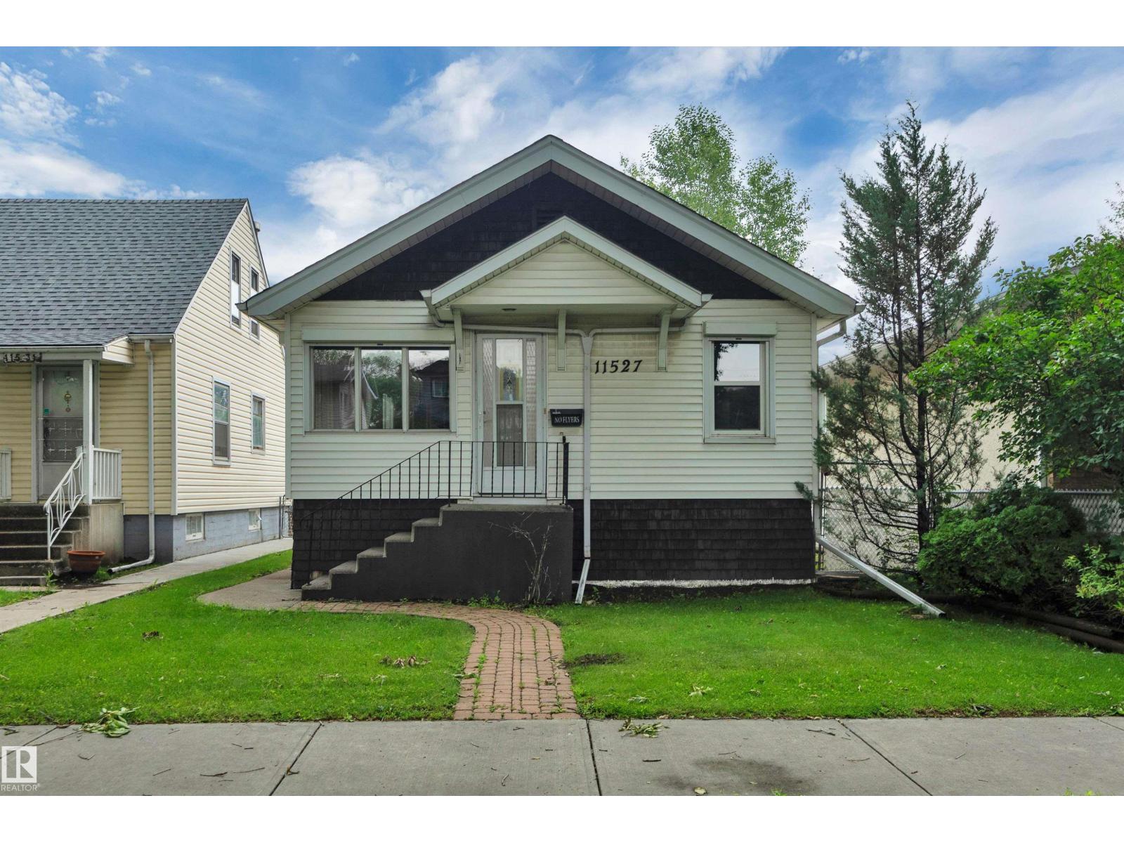 11527 88 ST NW - 1