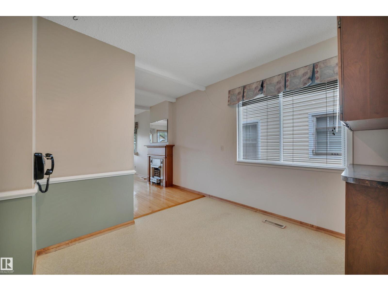 11527 88 ST NW - 10