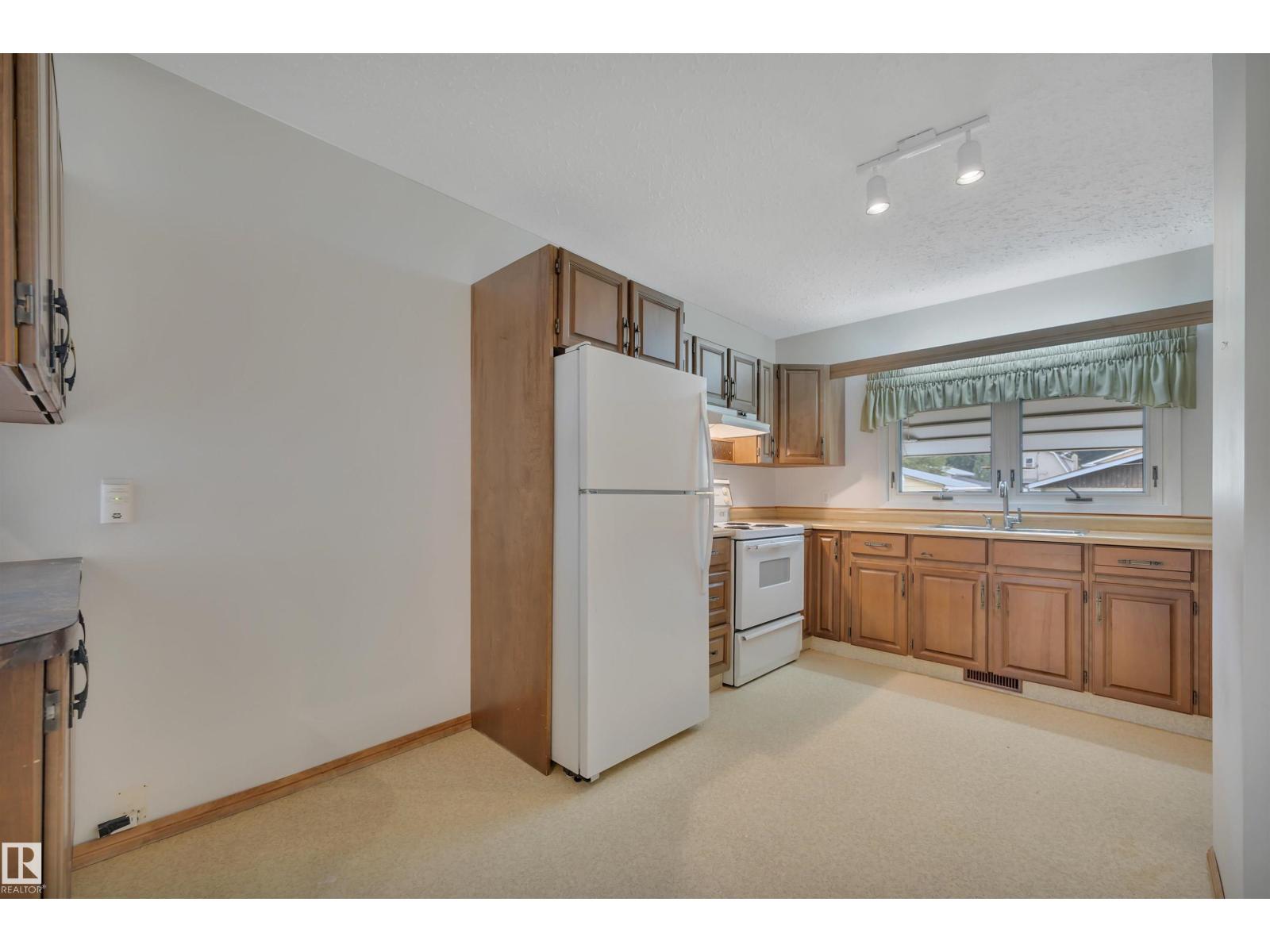 11527 88 ST NW - 12
