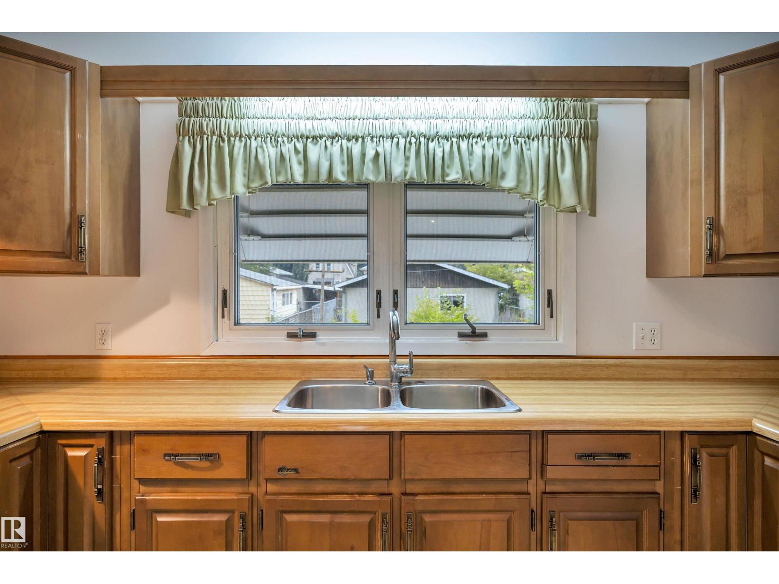 11527 88 ST NW - 14