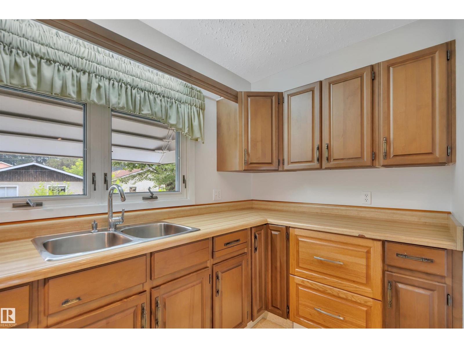 11527 88 ST NW - 15
