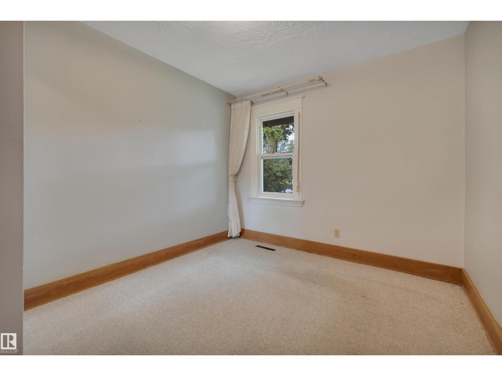 11527 88 ST NW - 18