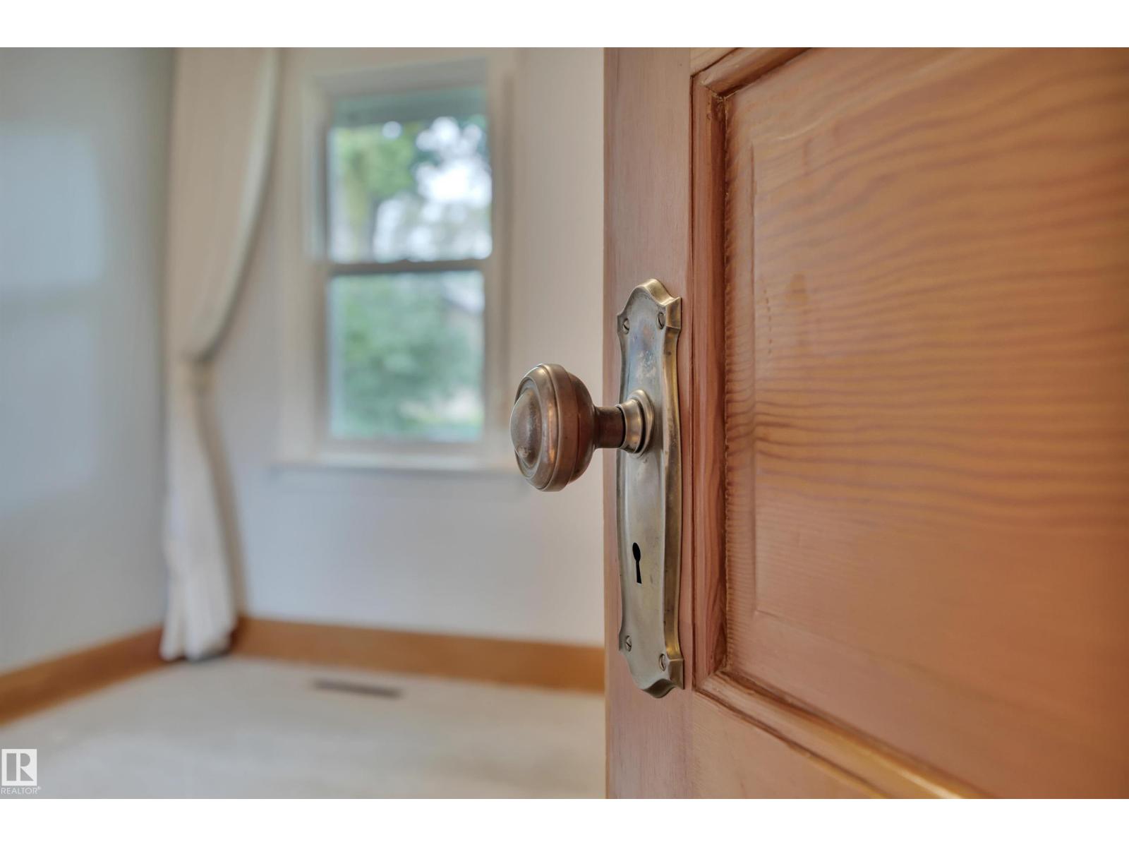 11527 88 ST NW - 19