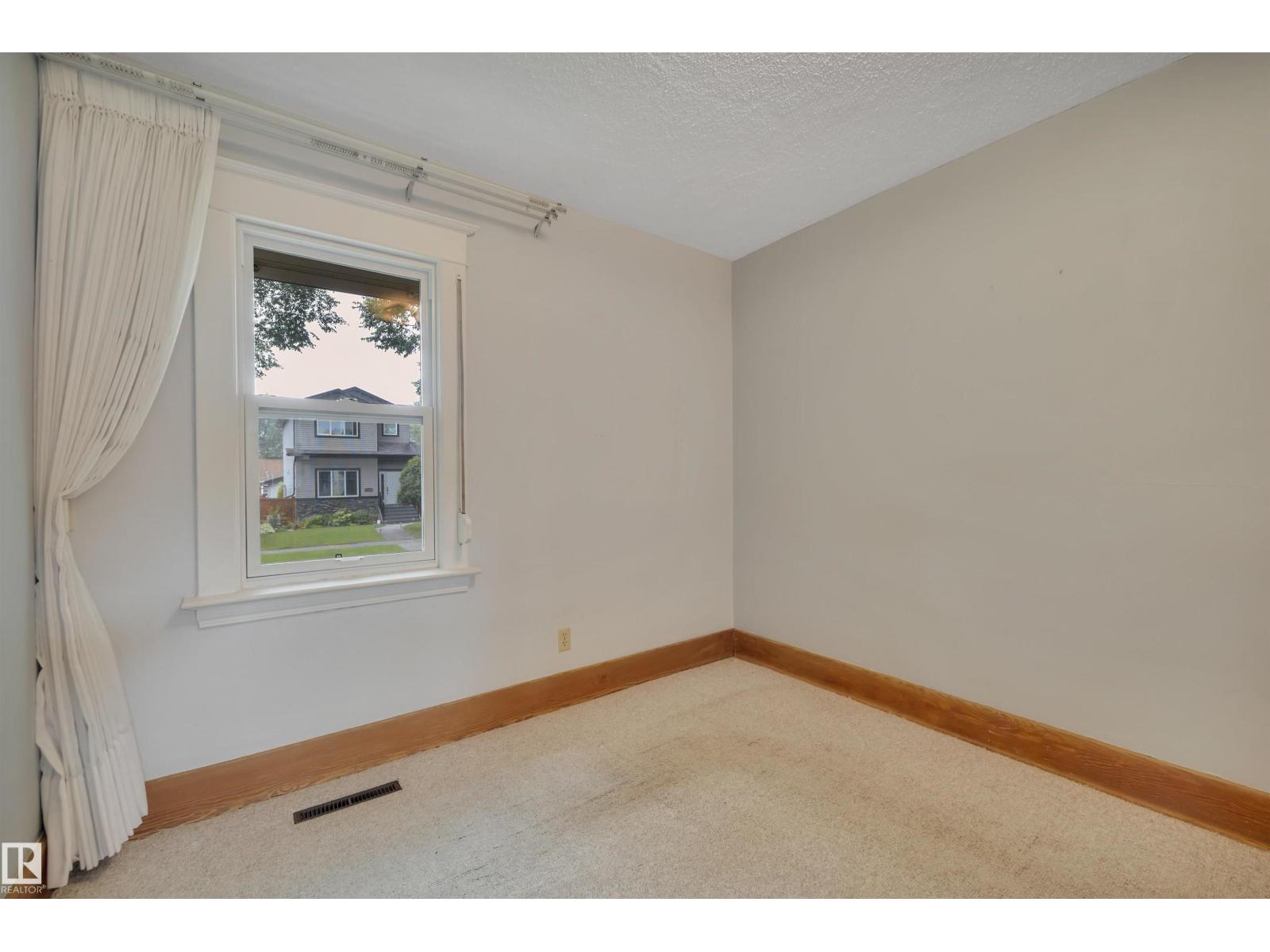 11527 88 ST NW - 20