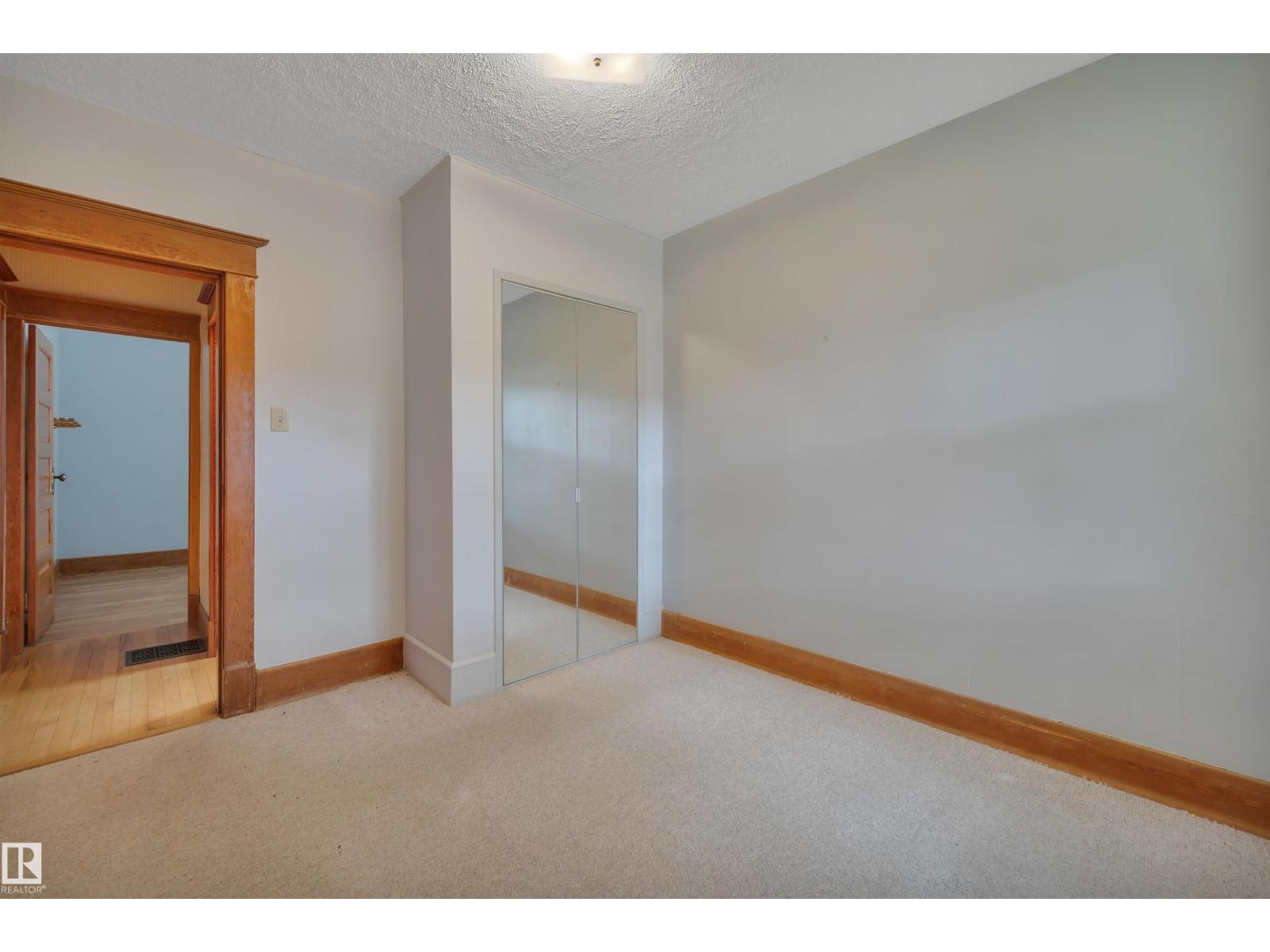 11527 88 ST NW - 21