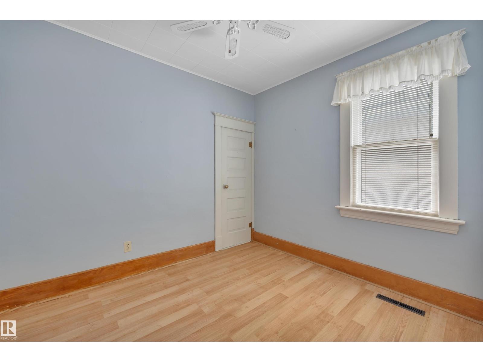 11527 88 ST NW - 22