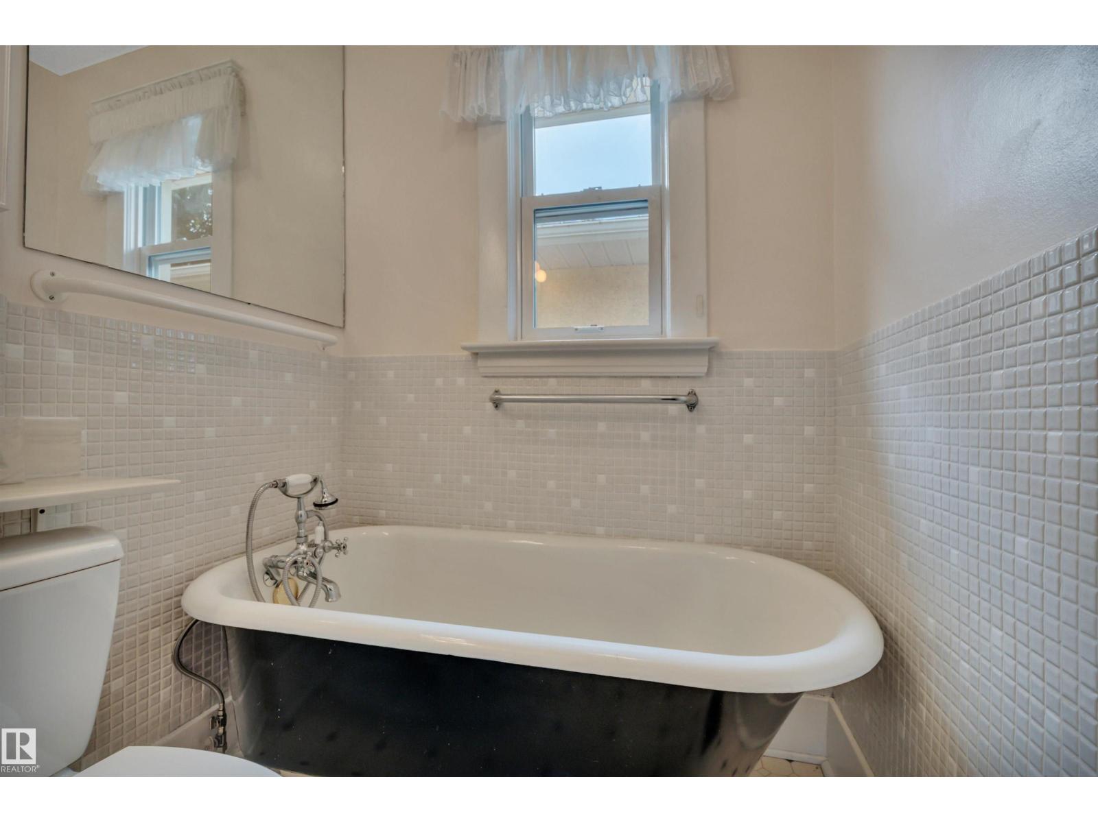11527 88 ST NW - 25