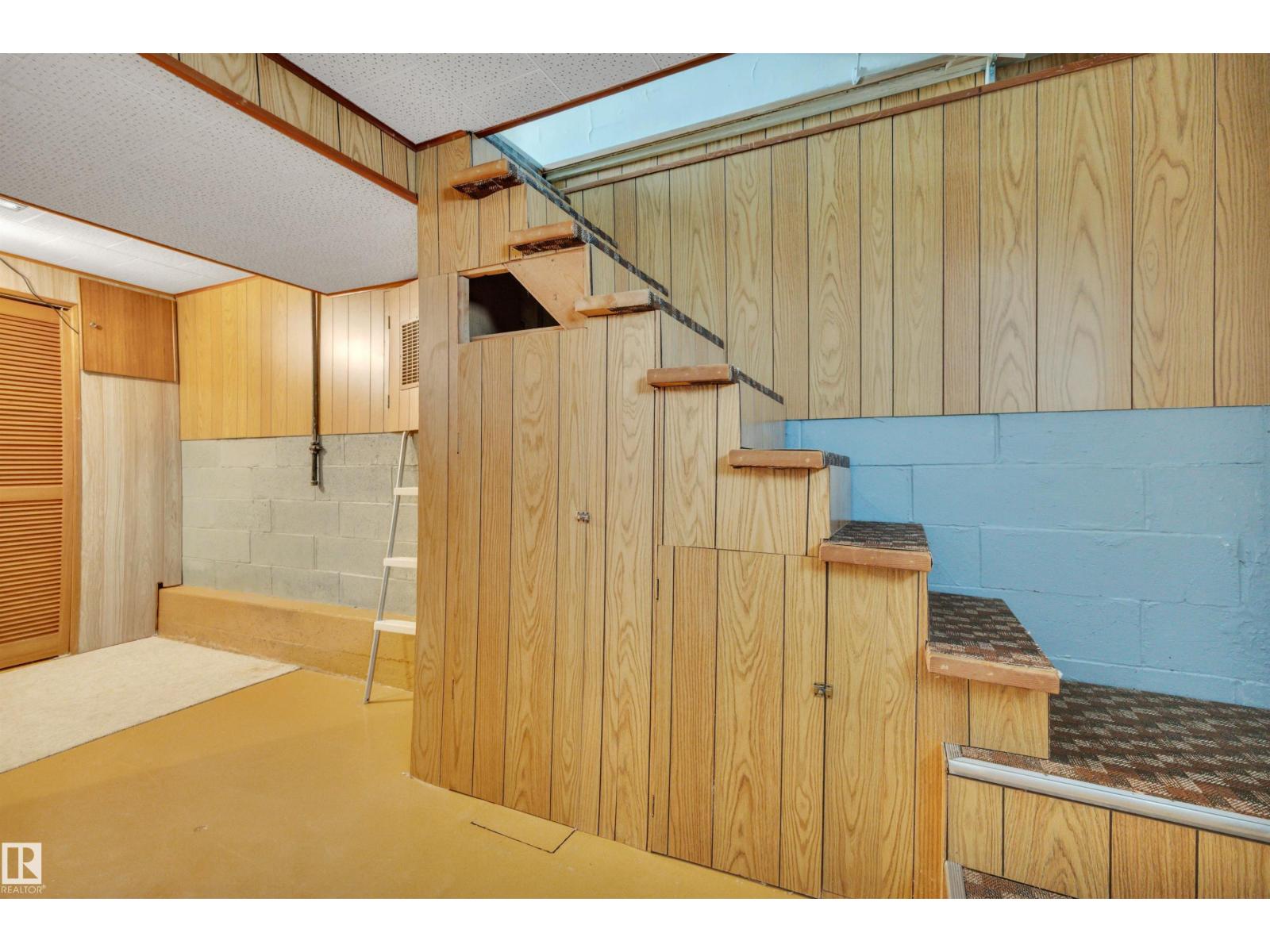 11527 88 ST NW - 27