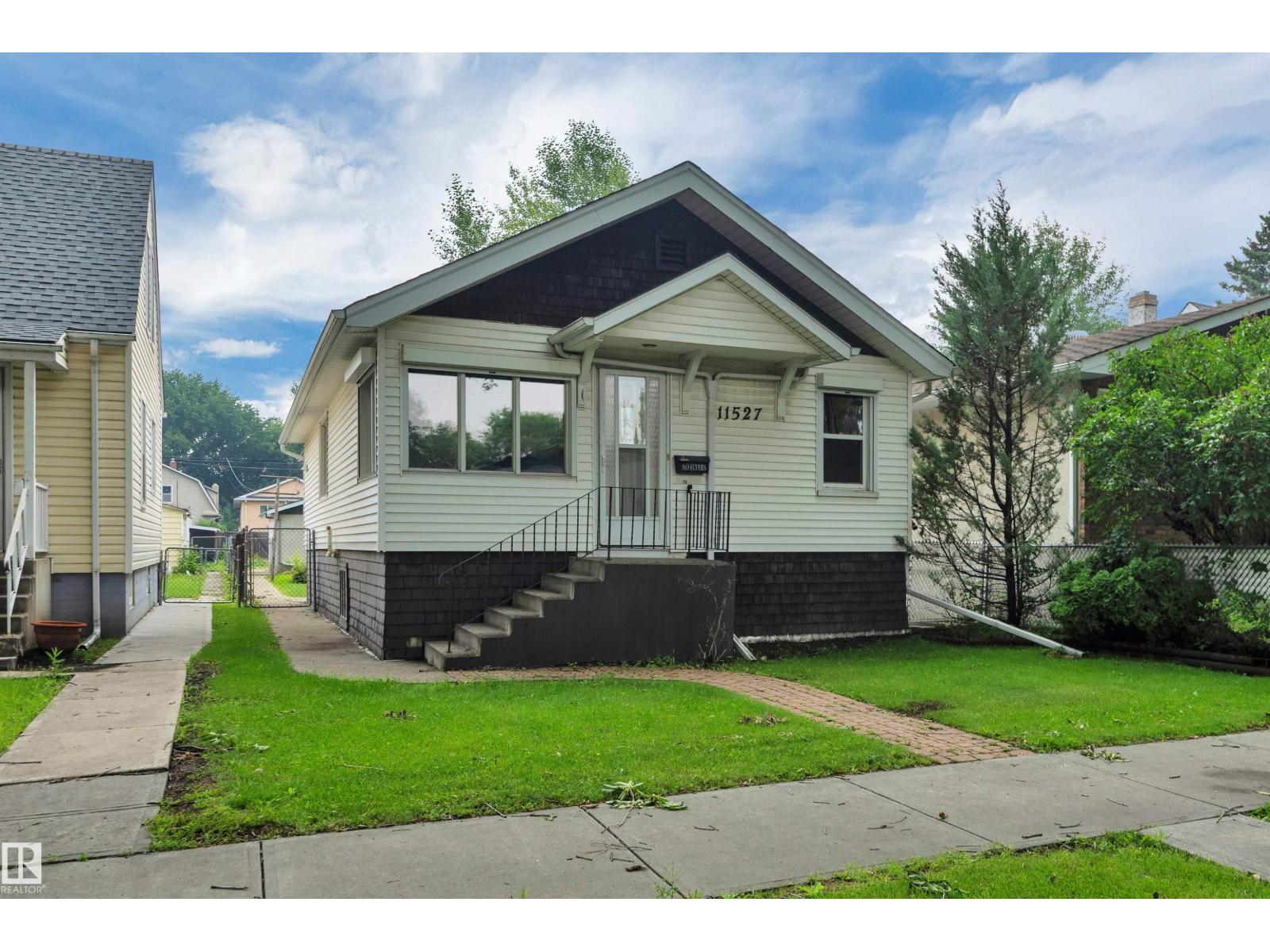 11527 88 ST NW - 3