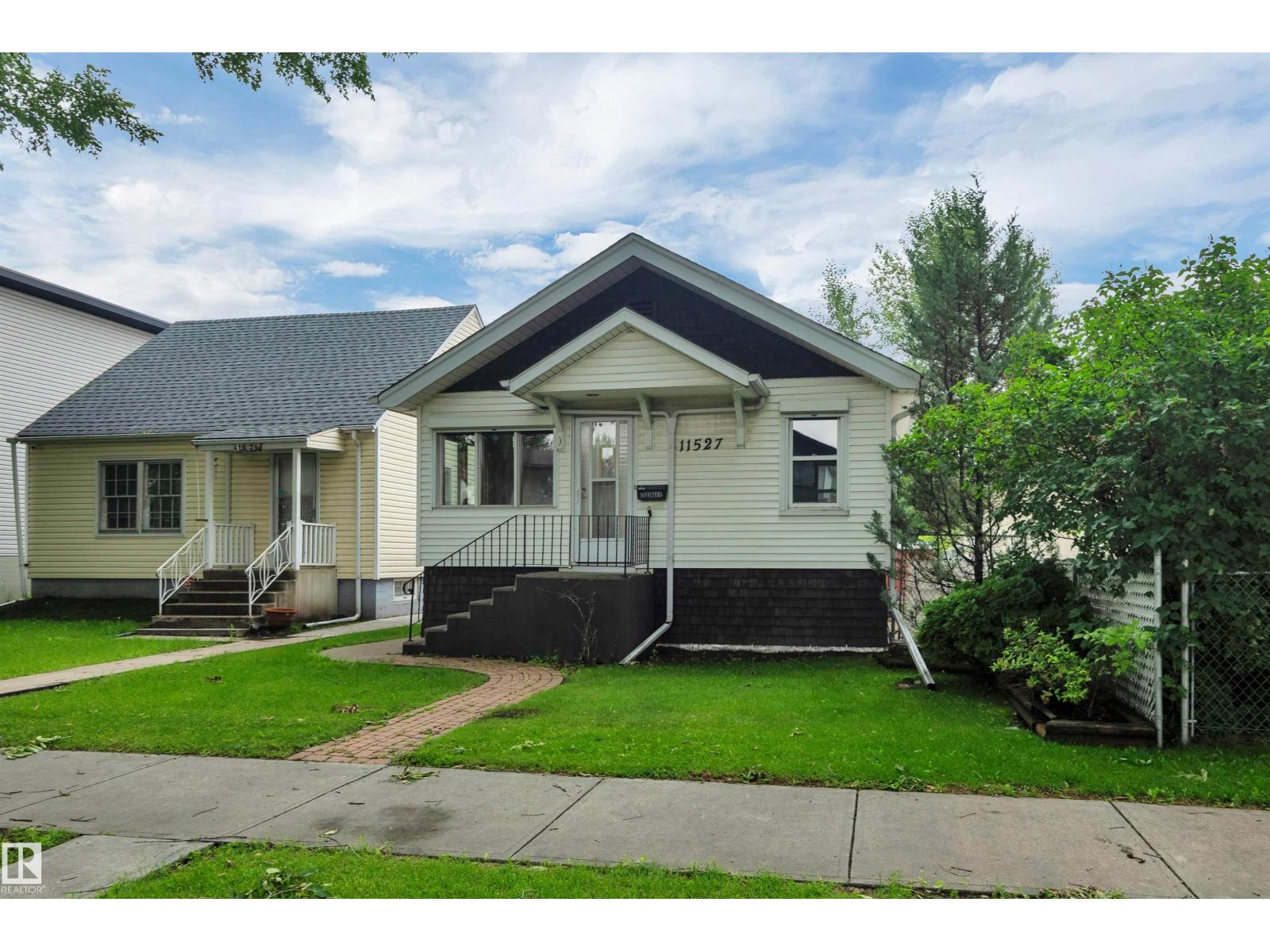 11527 88 ST NW - 4