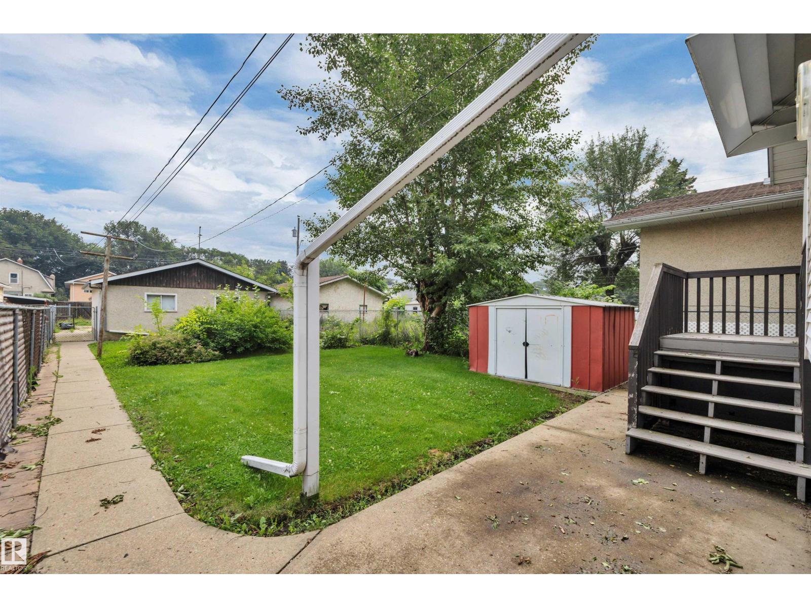 11527 88 ST NW - 42